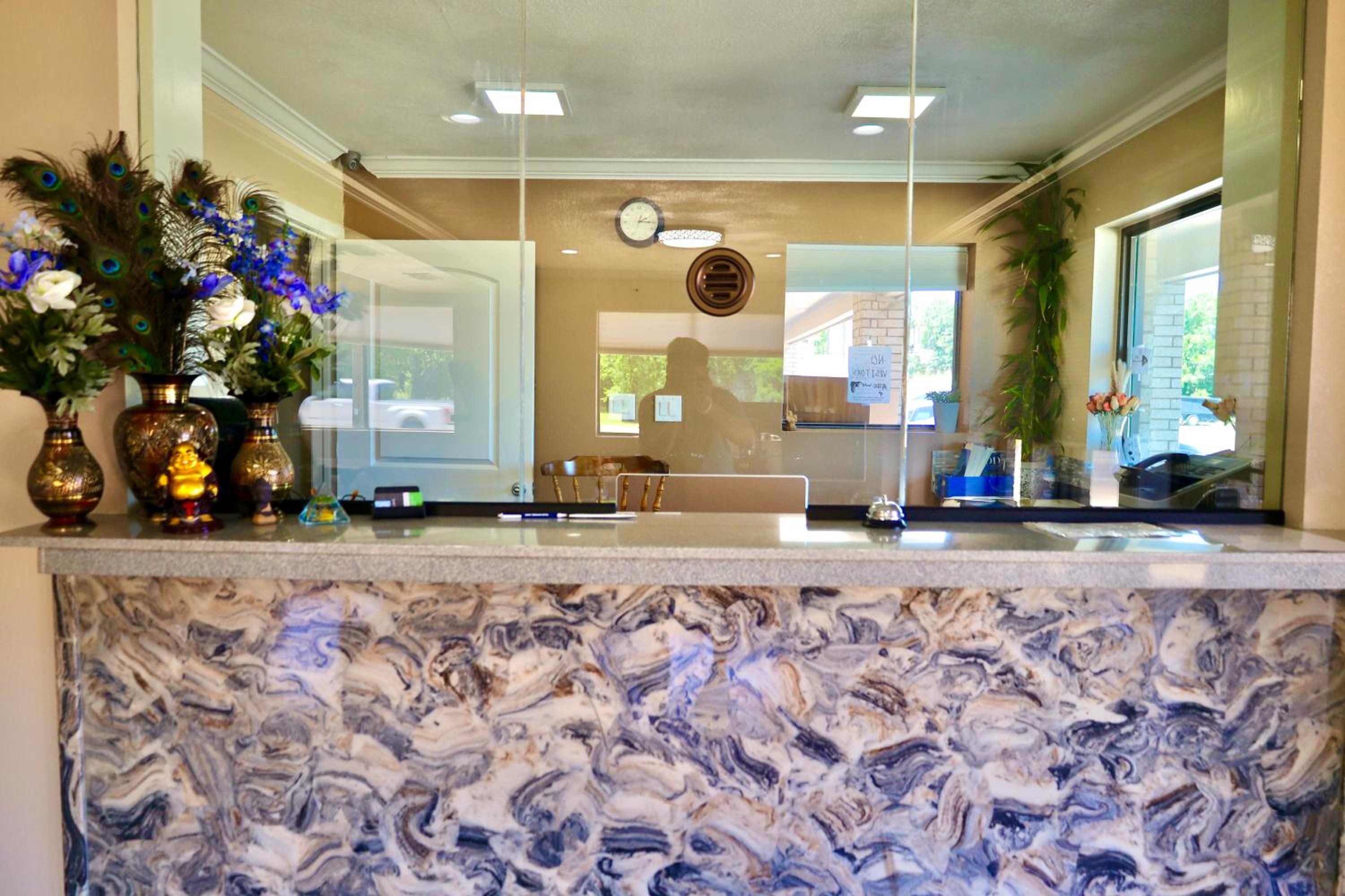 Regency Inn & Suites