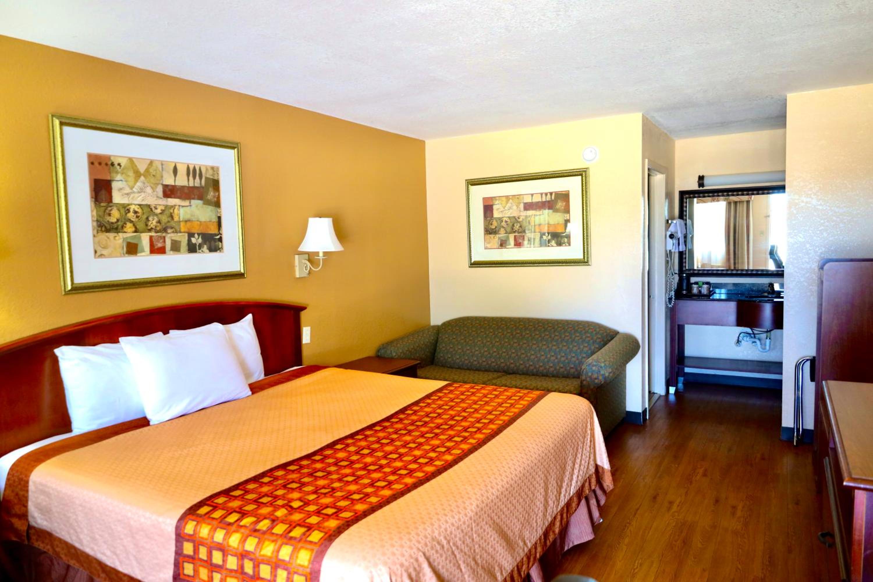 Regency Inn & Suites