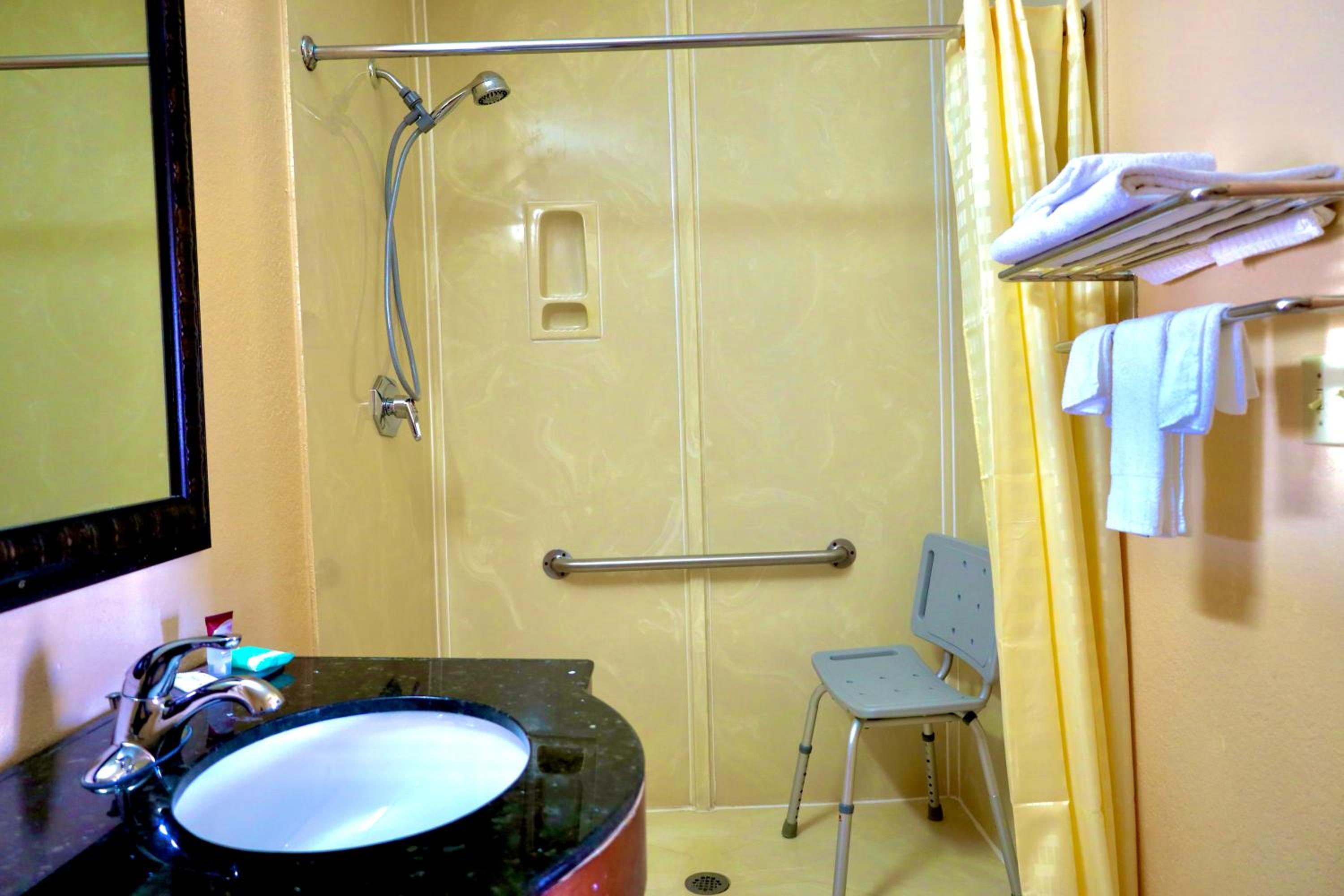 Regency Inn & Suites