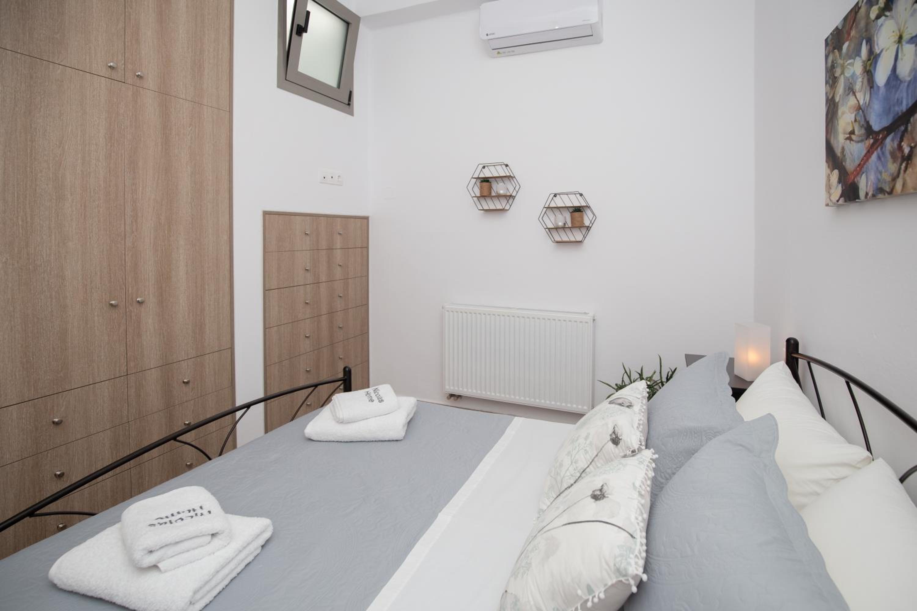 Nicolas Home photo 2