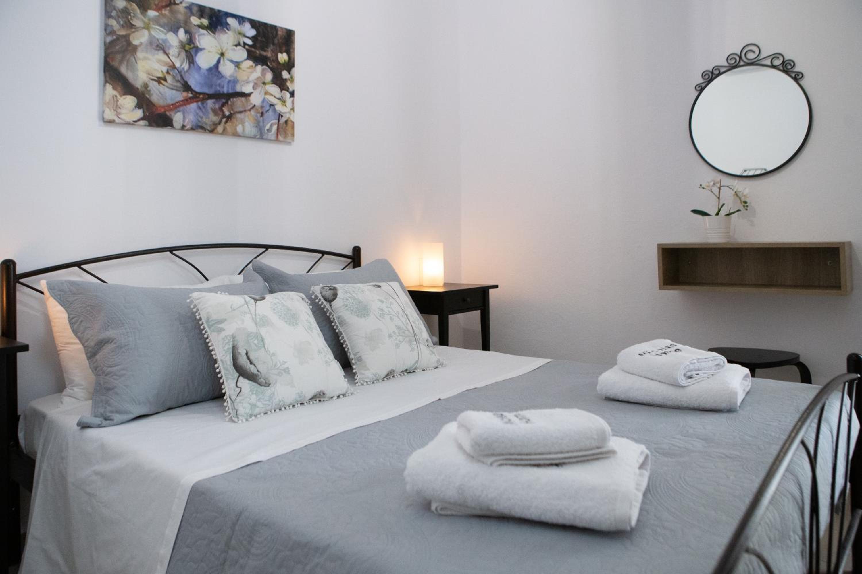 Nicolas Home photo 3