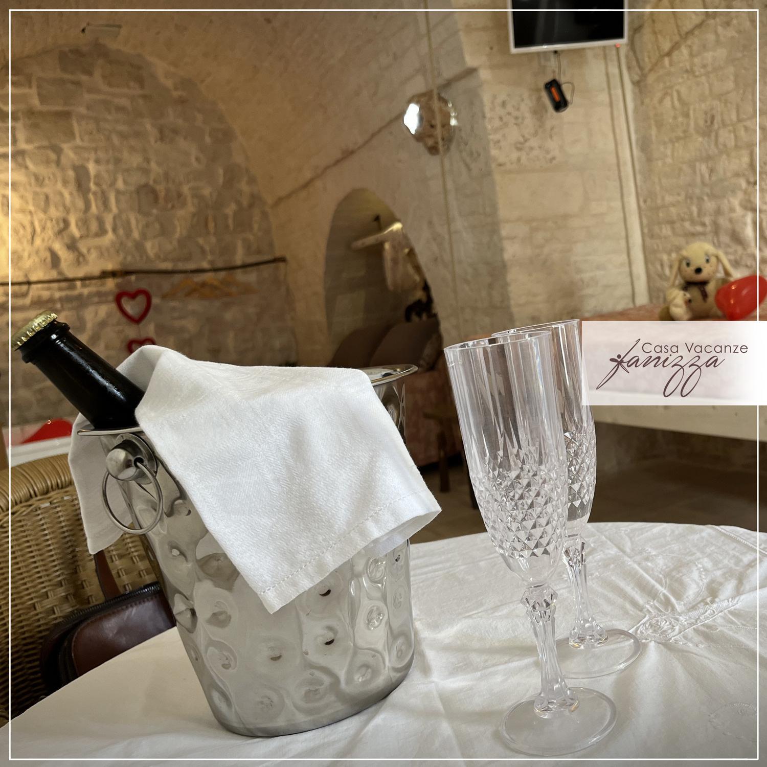 Hotel Suite fanizza cummerse in pietra con idromassaggio - Image 1