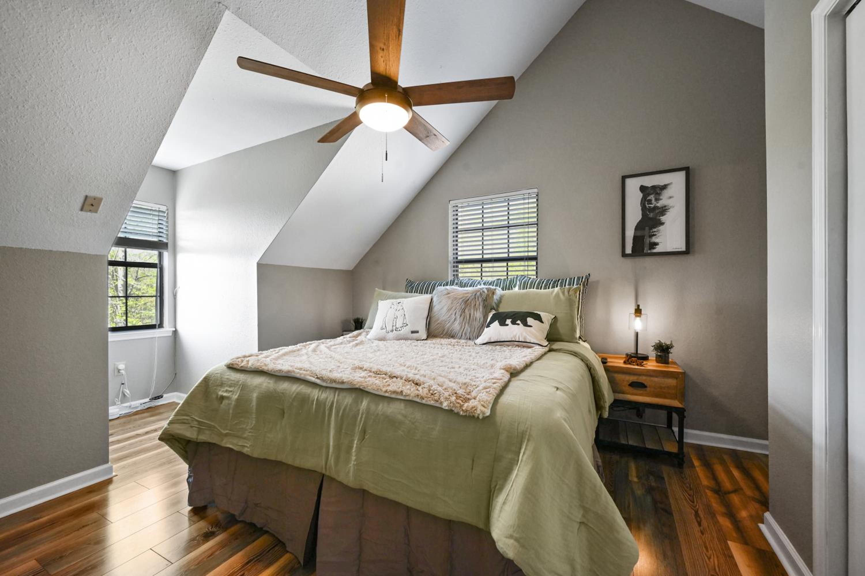 Pet-Friendly Smoky Mountain Cabin with Hot Tub, Privacy & Amazing Views view 4