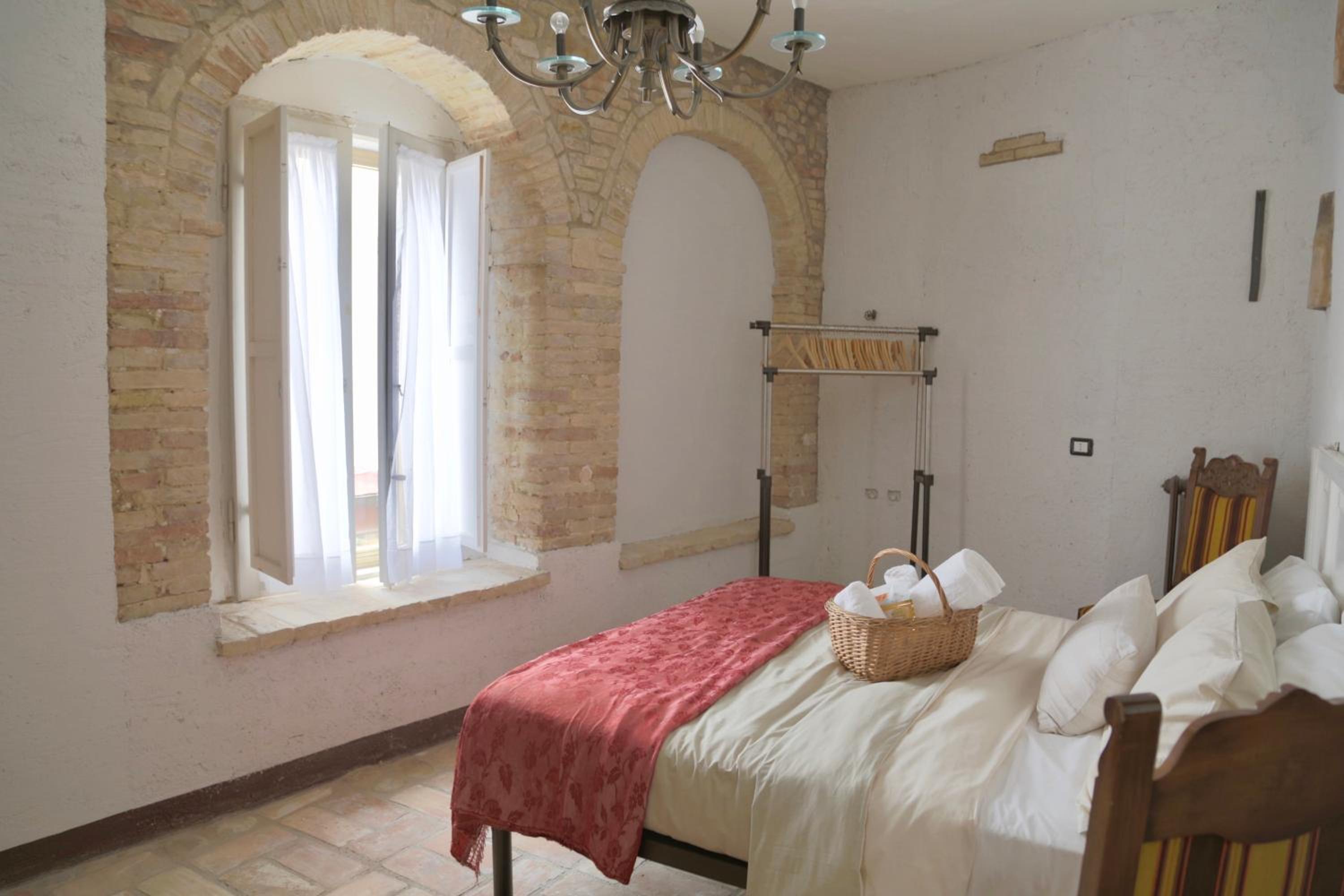 Palazzo Antico nella piazza di Montepagano, photo 39