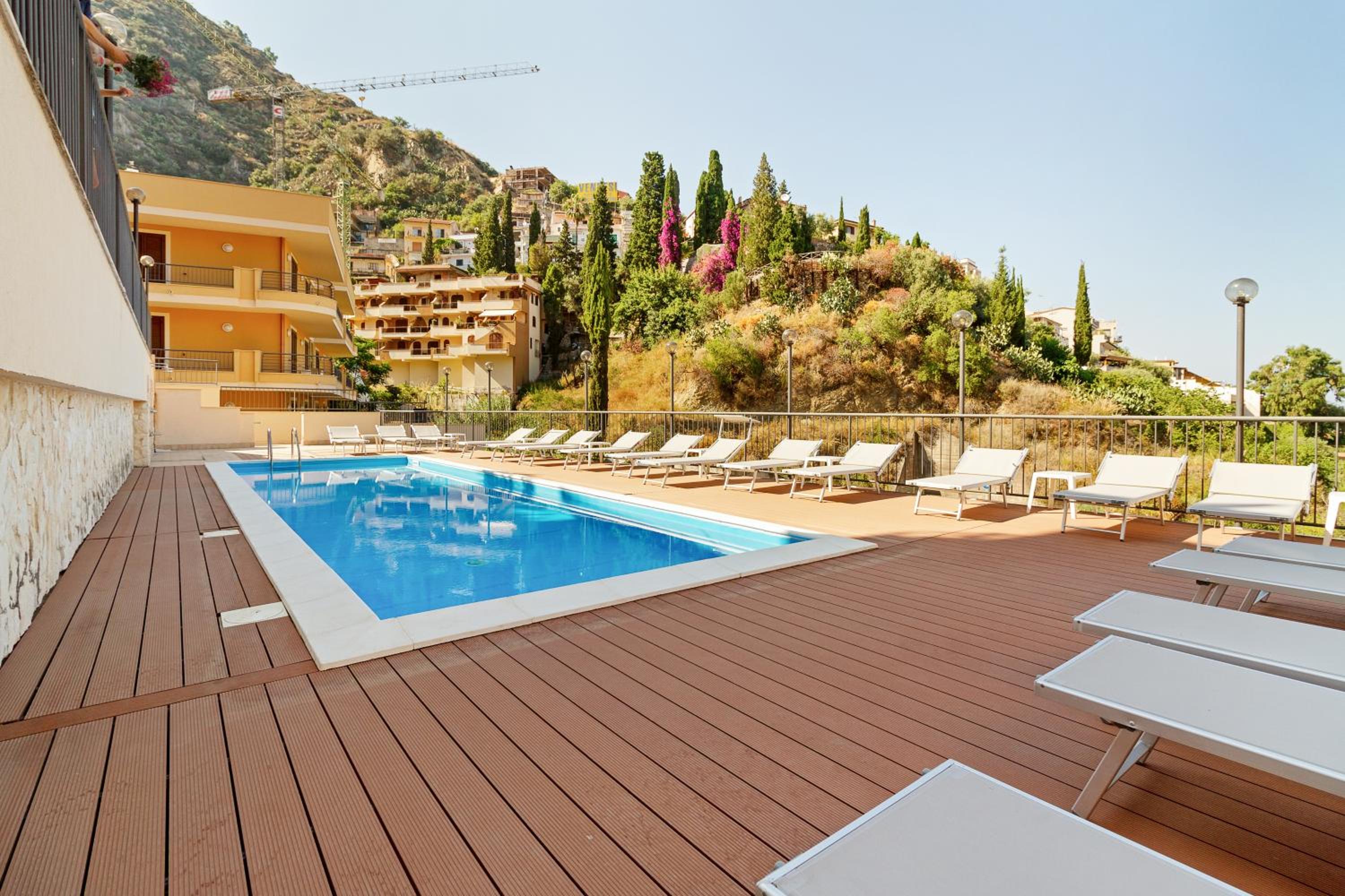 GuestHost - Calipso Seaview Flat with Private Parking photo 2