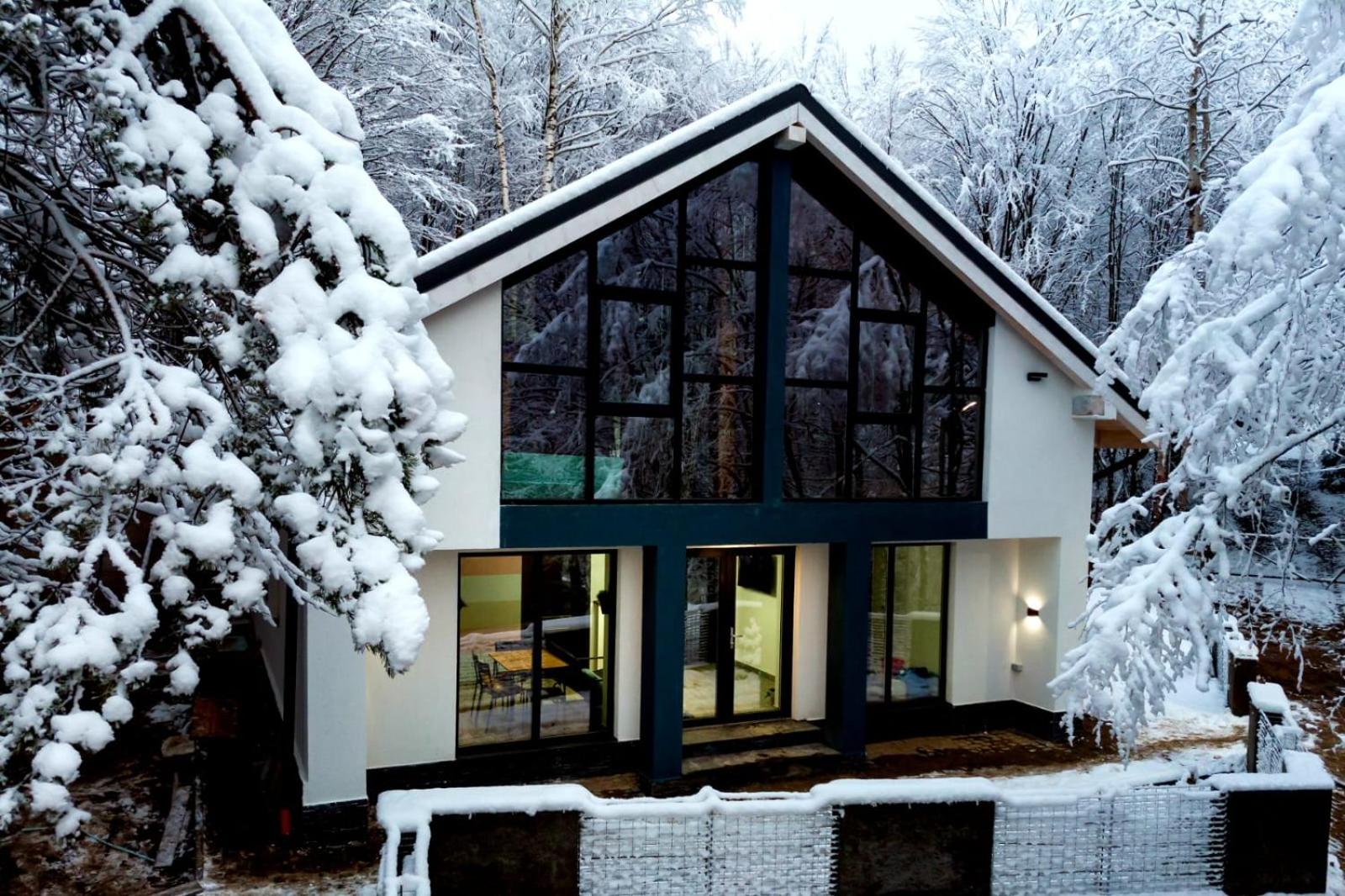 Vila Blanc Valiug Crivaia view 2