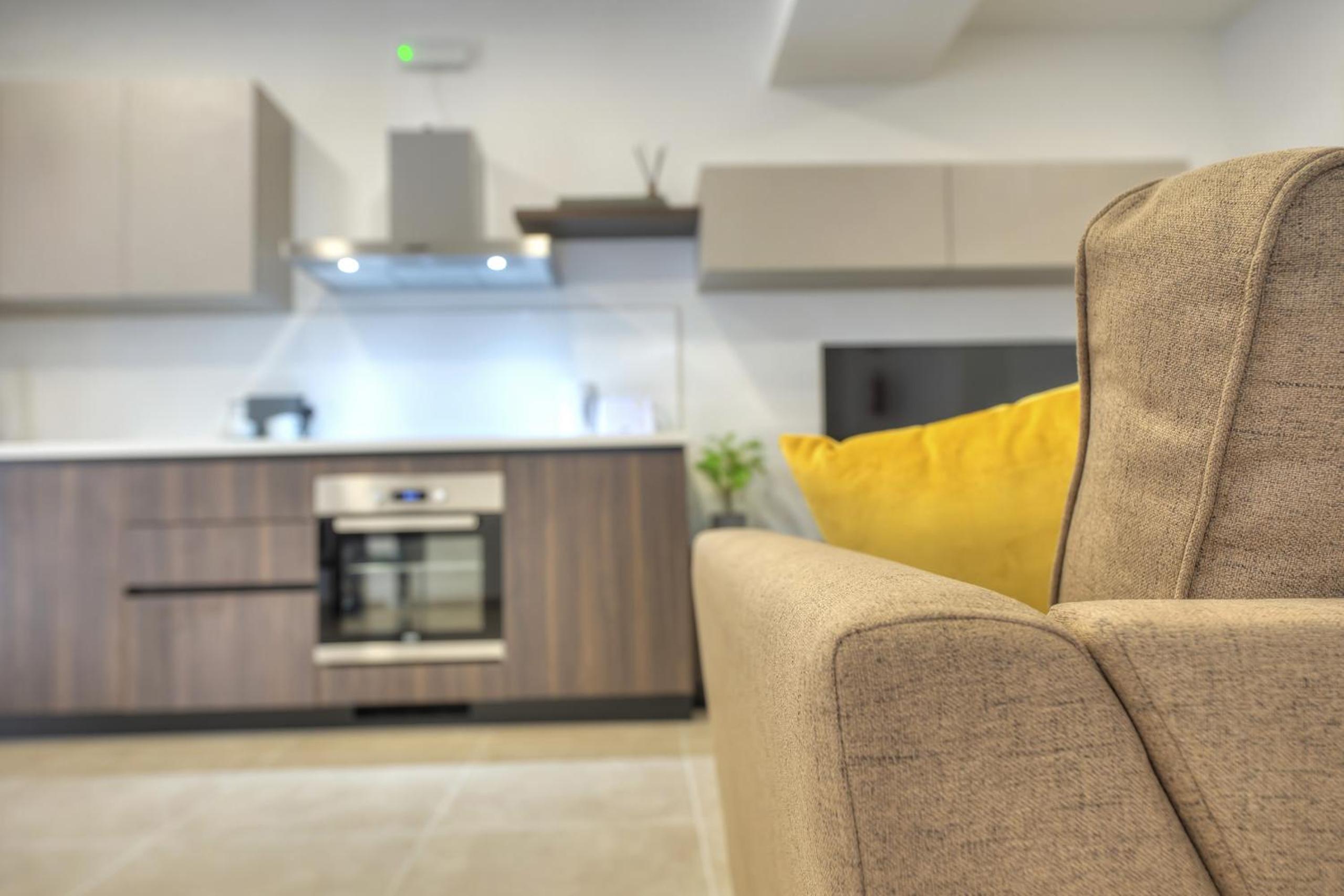 Brand new and tastefully furnished 2 bedroom apartment DDIF1-2 view 3