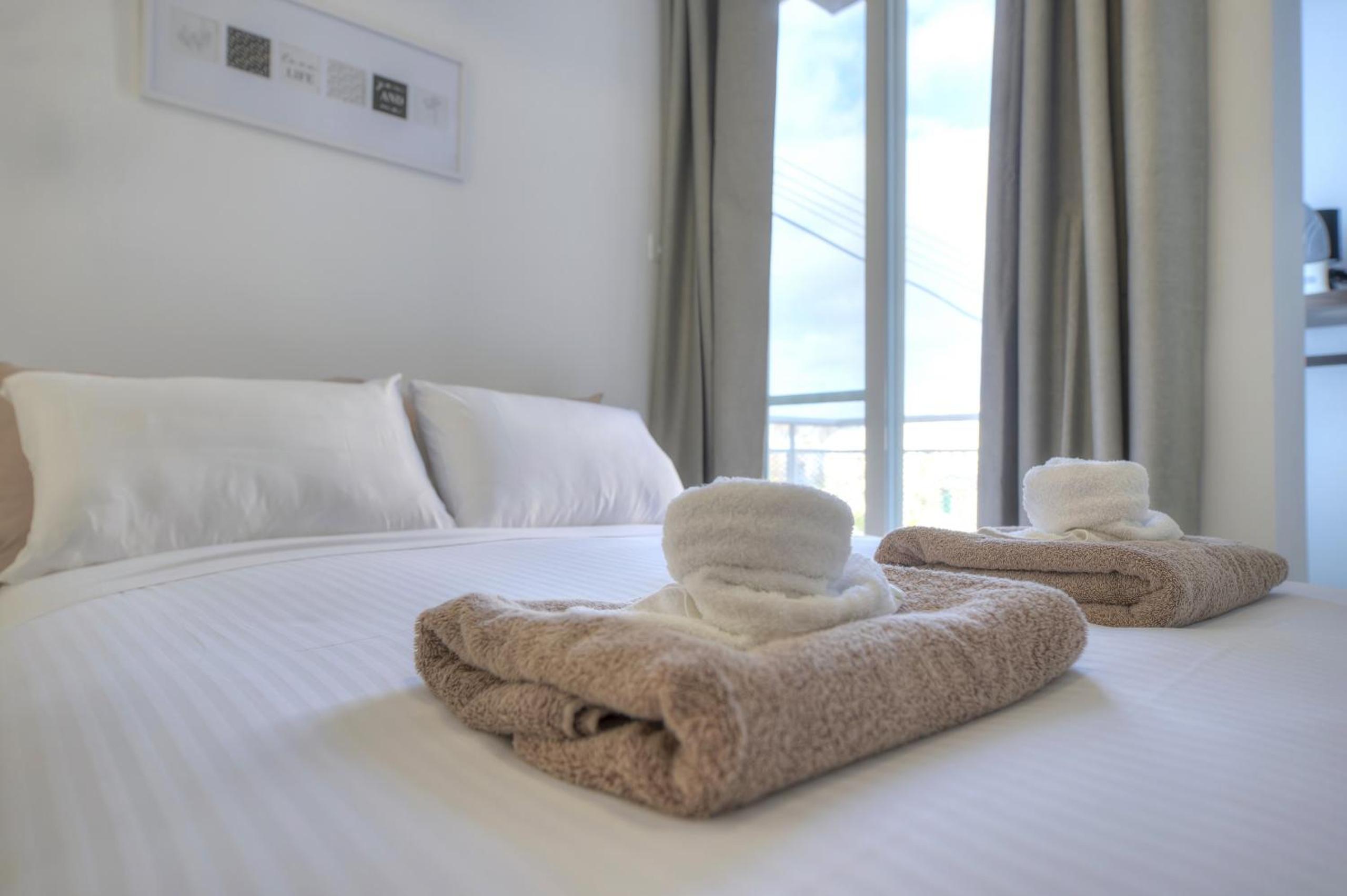 Brand new and tastefully furnished 2 bedroom apartment DDIF1-2 view 4