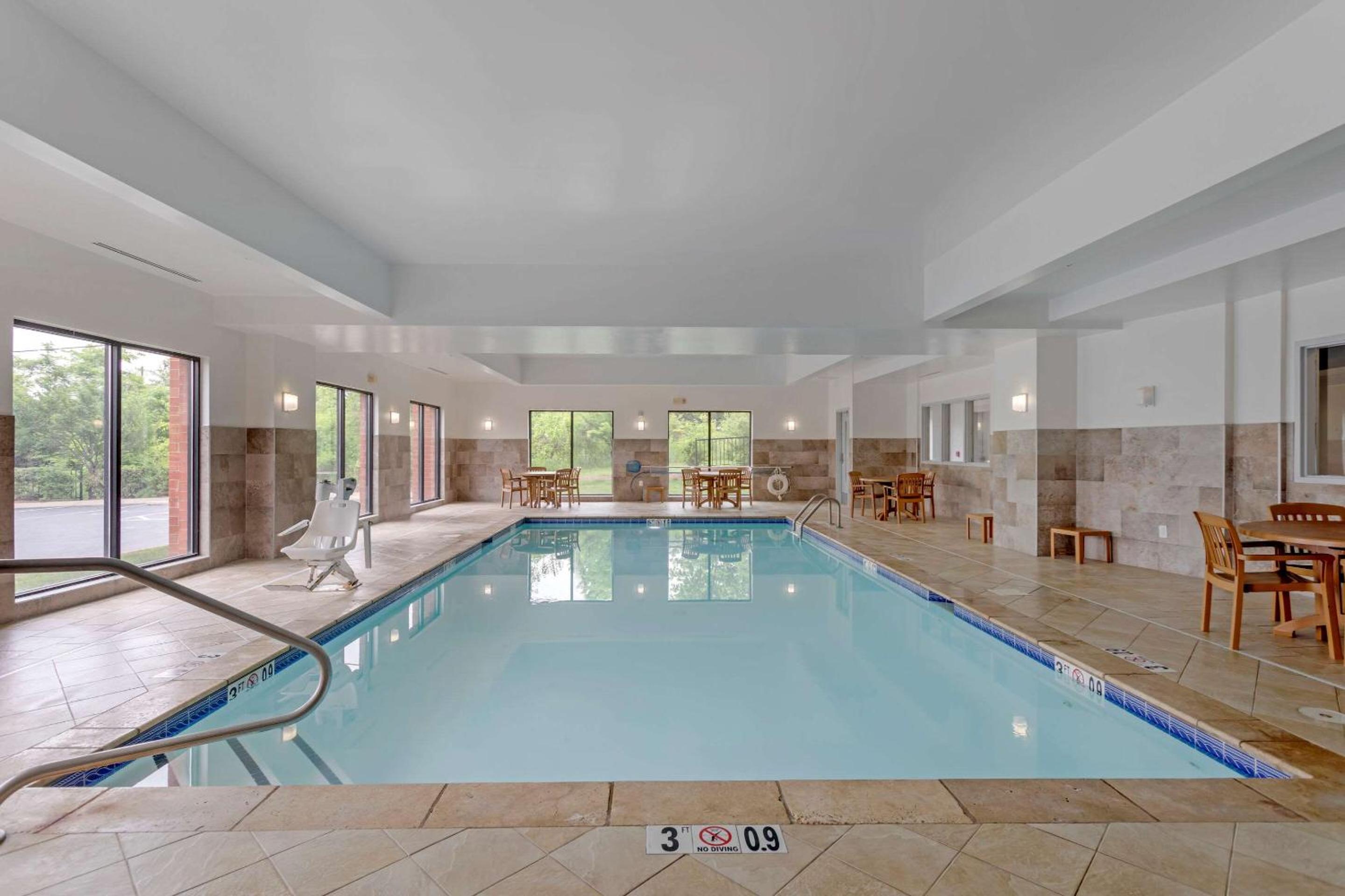 Comfort Suites Mt Juliet-Nashville Area - Property Image 7