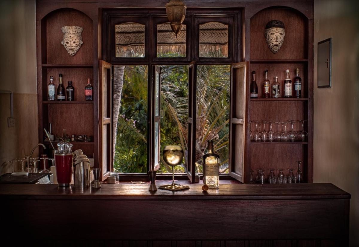bar