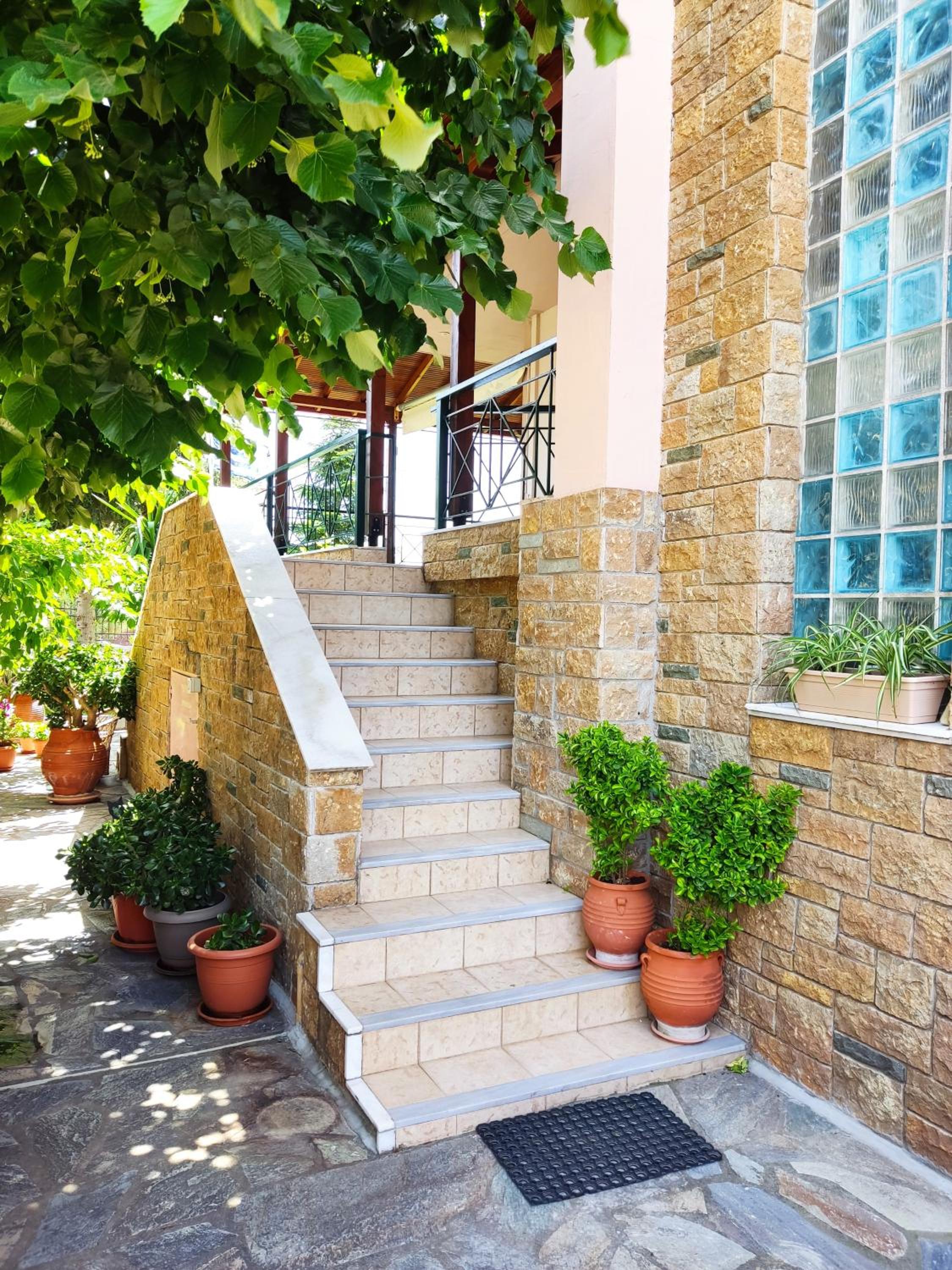 Paressa's House view 3