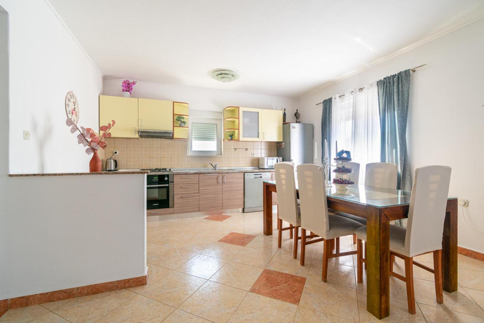 Modern apartment with private pool view 4