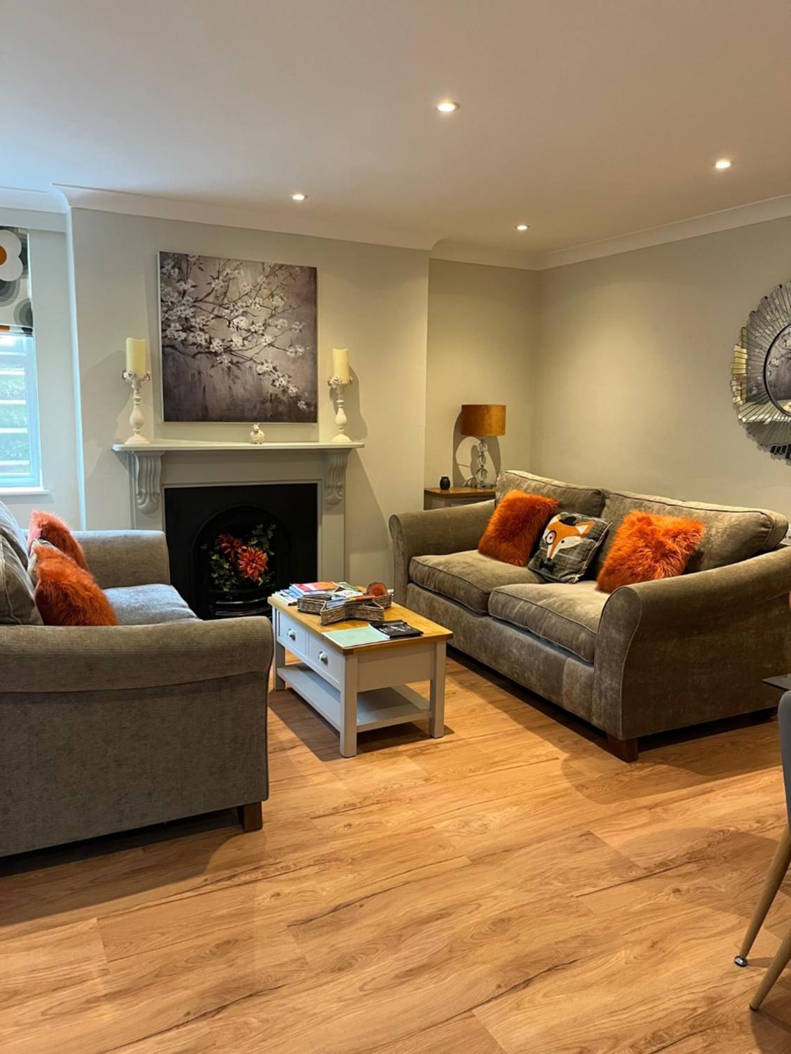 Luxury Refurbished 2 Bedroom Regency Apartment view 3