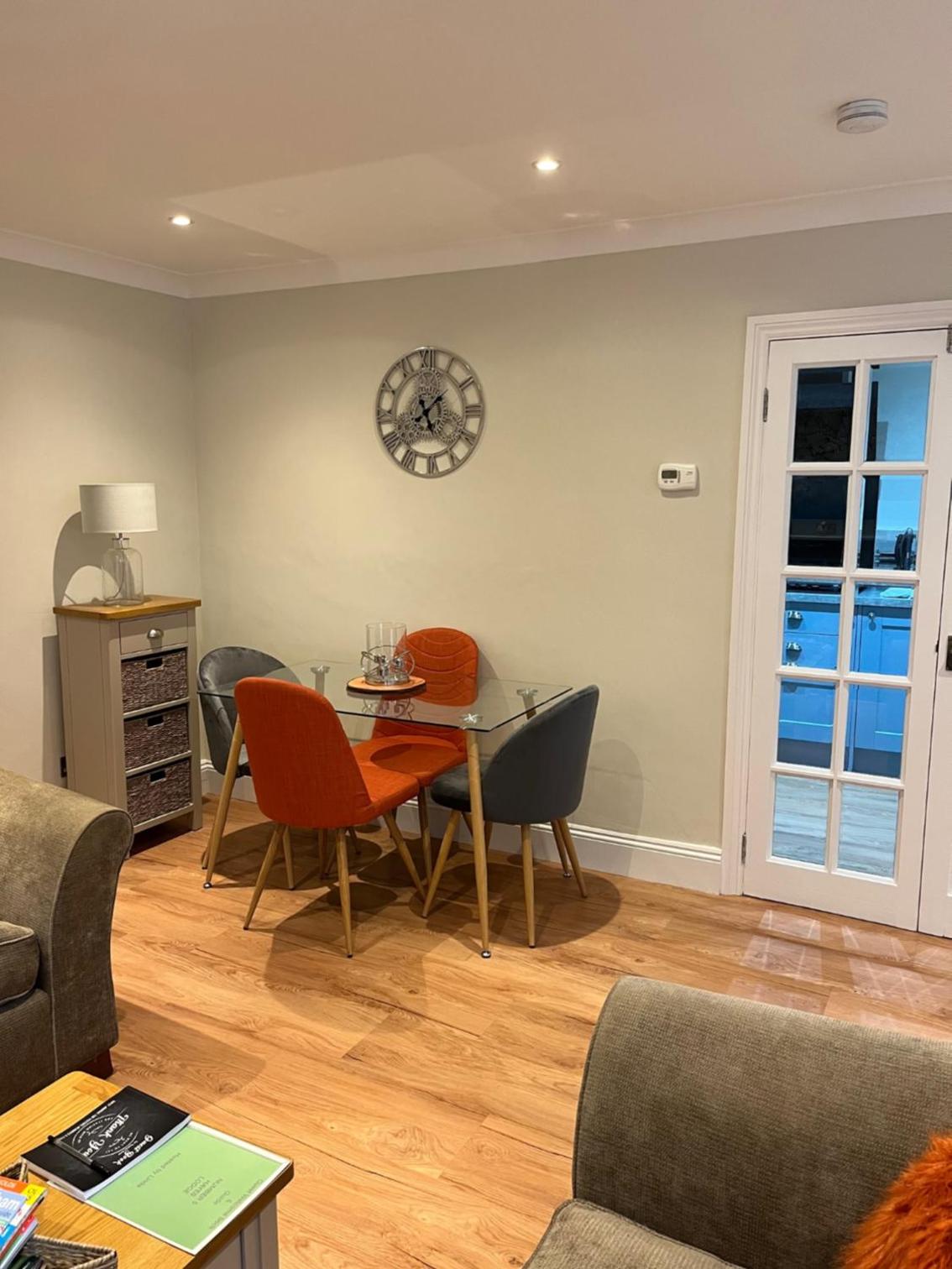 Luxury Refurbished 2 Bedroom Regency Apartment view 4