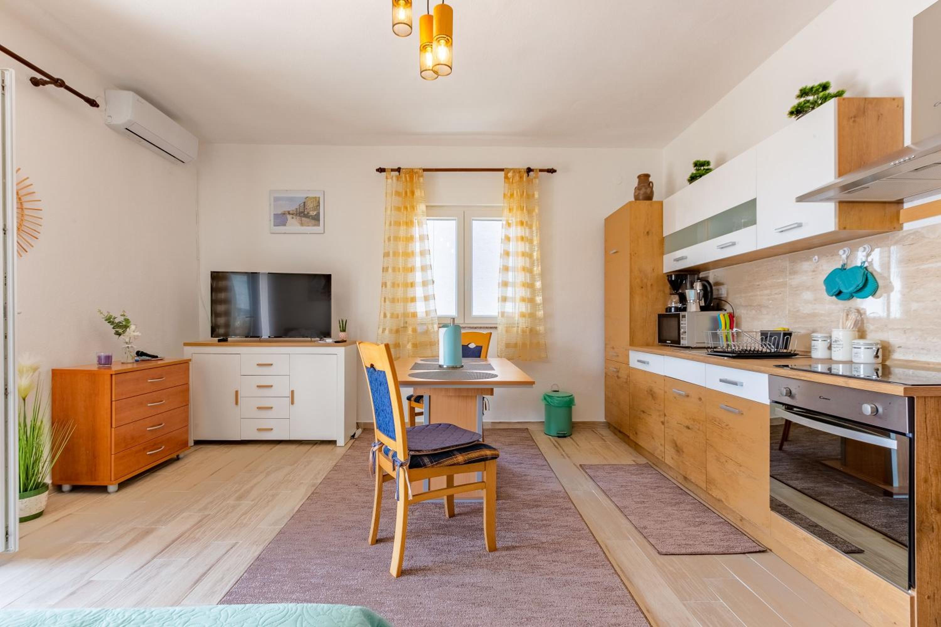 Mare-More studio w balcony and beach front and view view 3