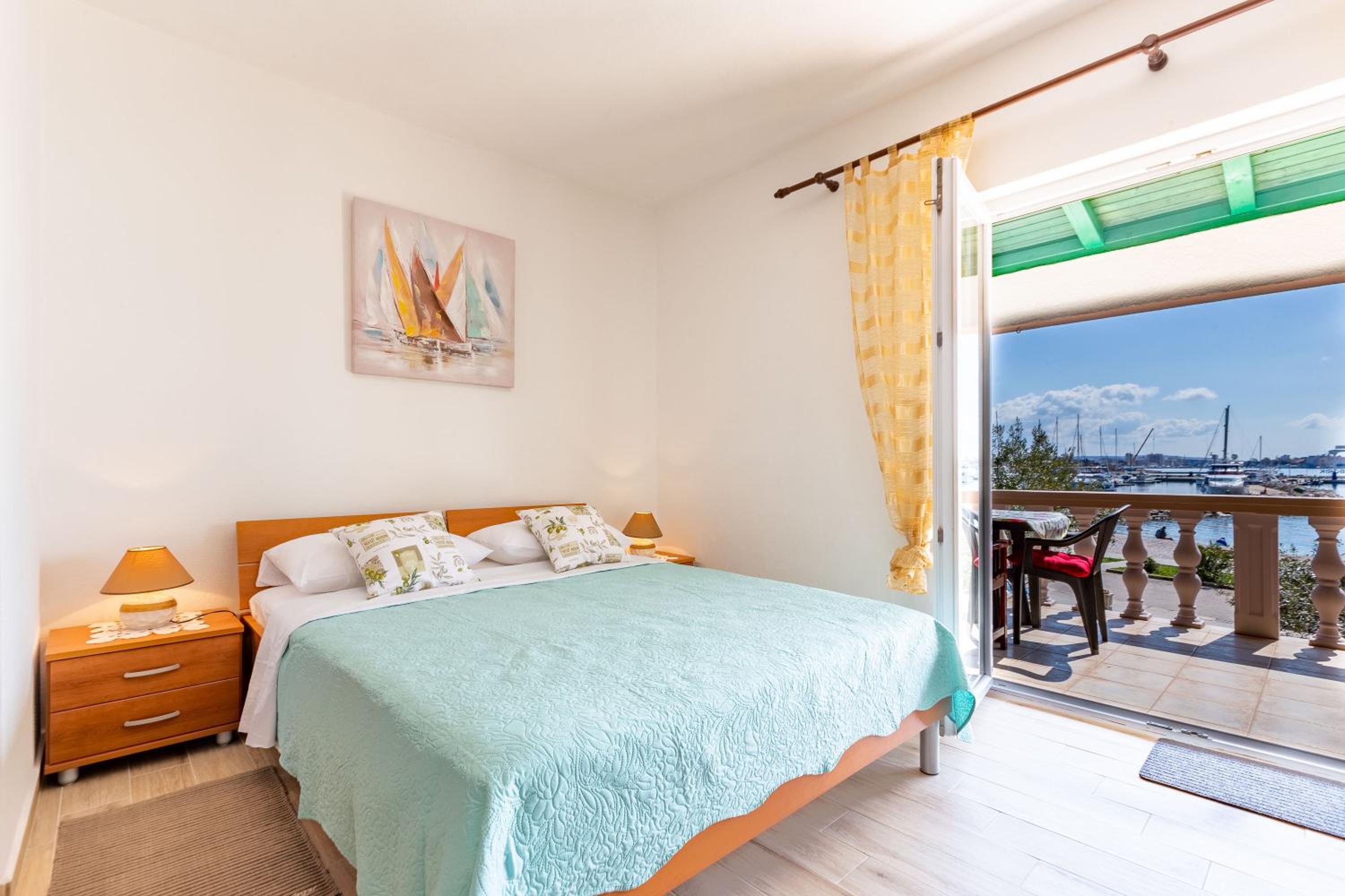 Mare-More studio w balcony and beach front and view view 4