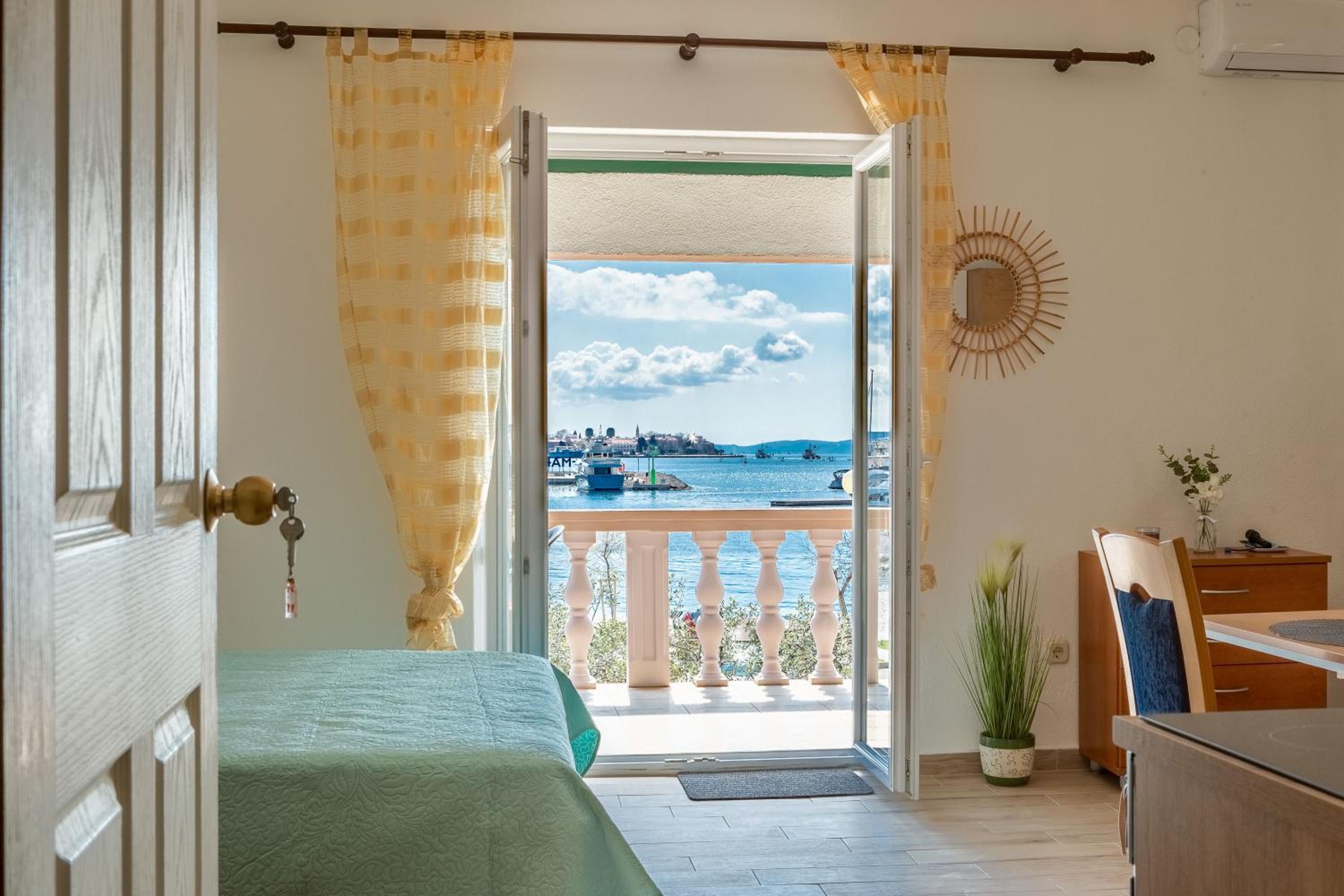 Mare-More studio w balcony and beach front and view view 5