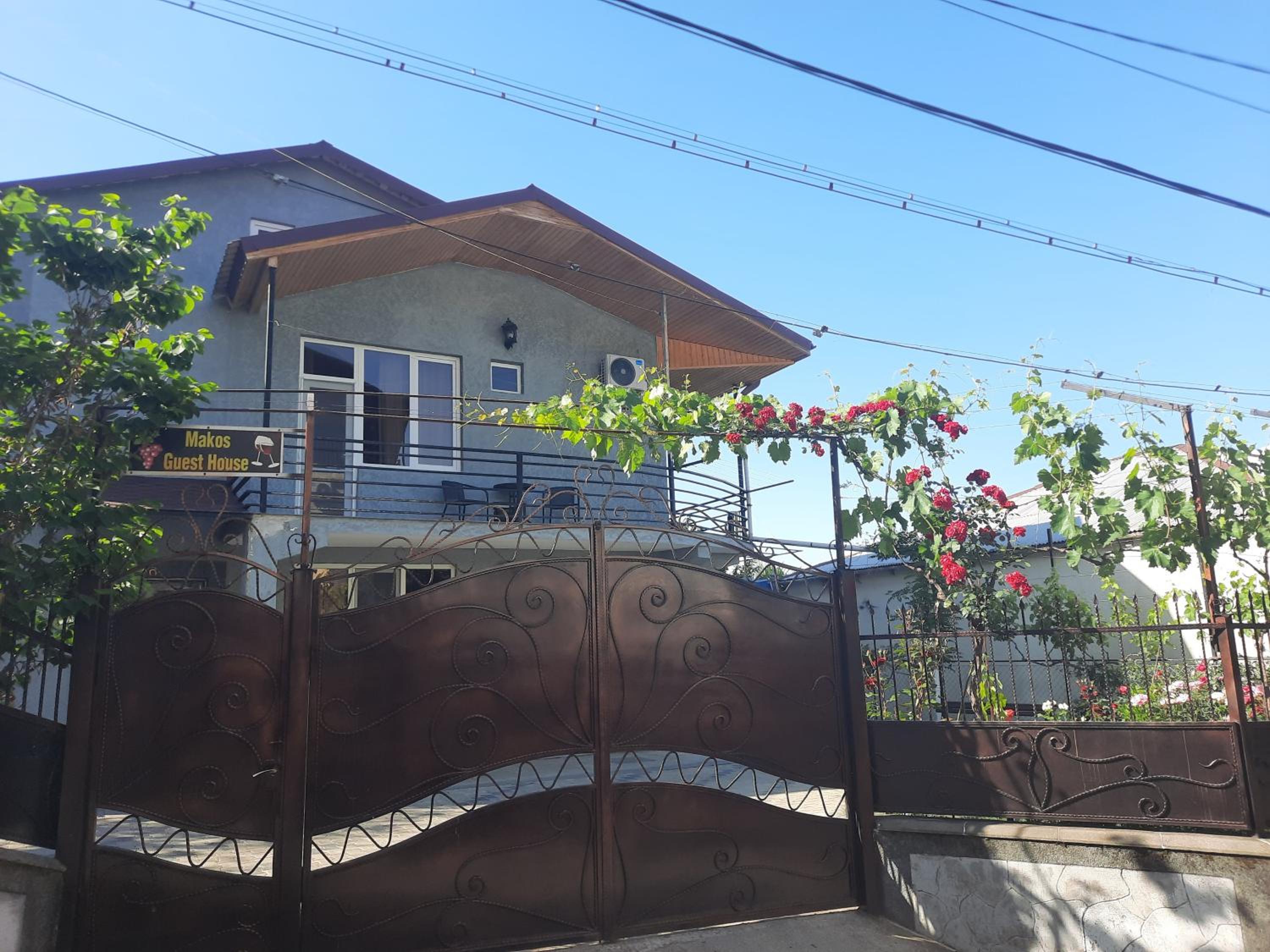 Makos Guest House
