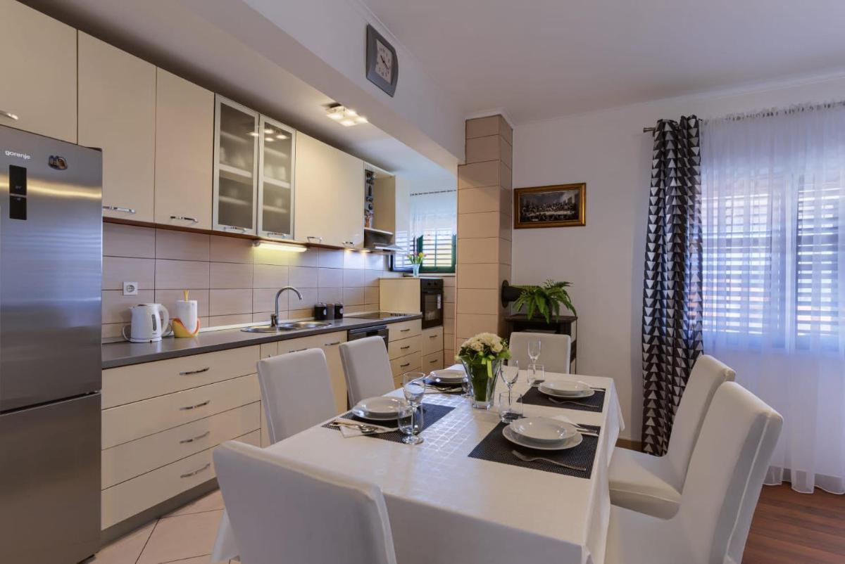 Apartman Grošić view 2