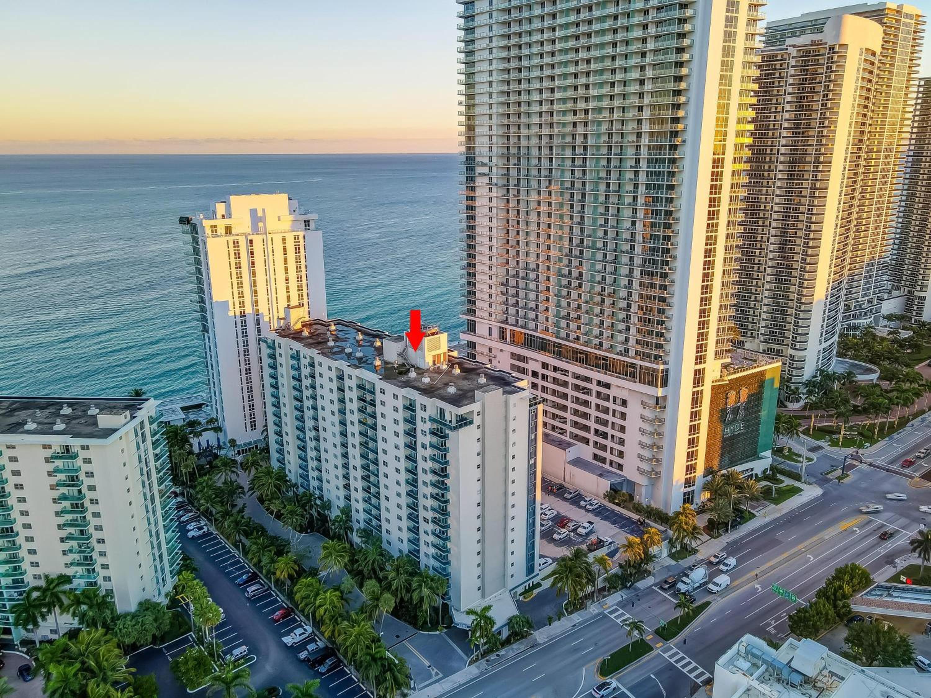 Great apartment in Hollywood with side ocean view! Direct access to the beach! 14th floor view 3
