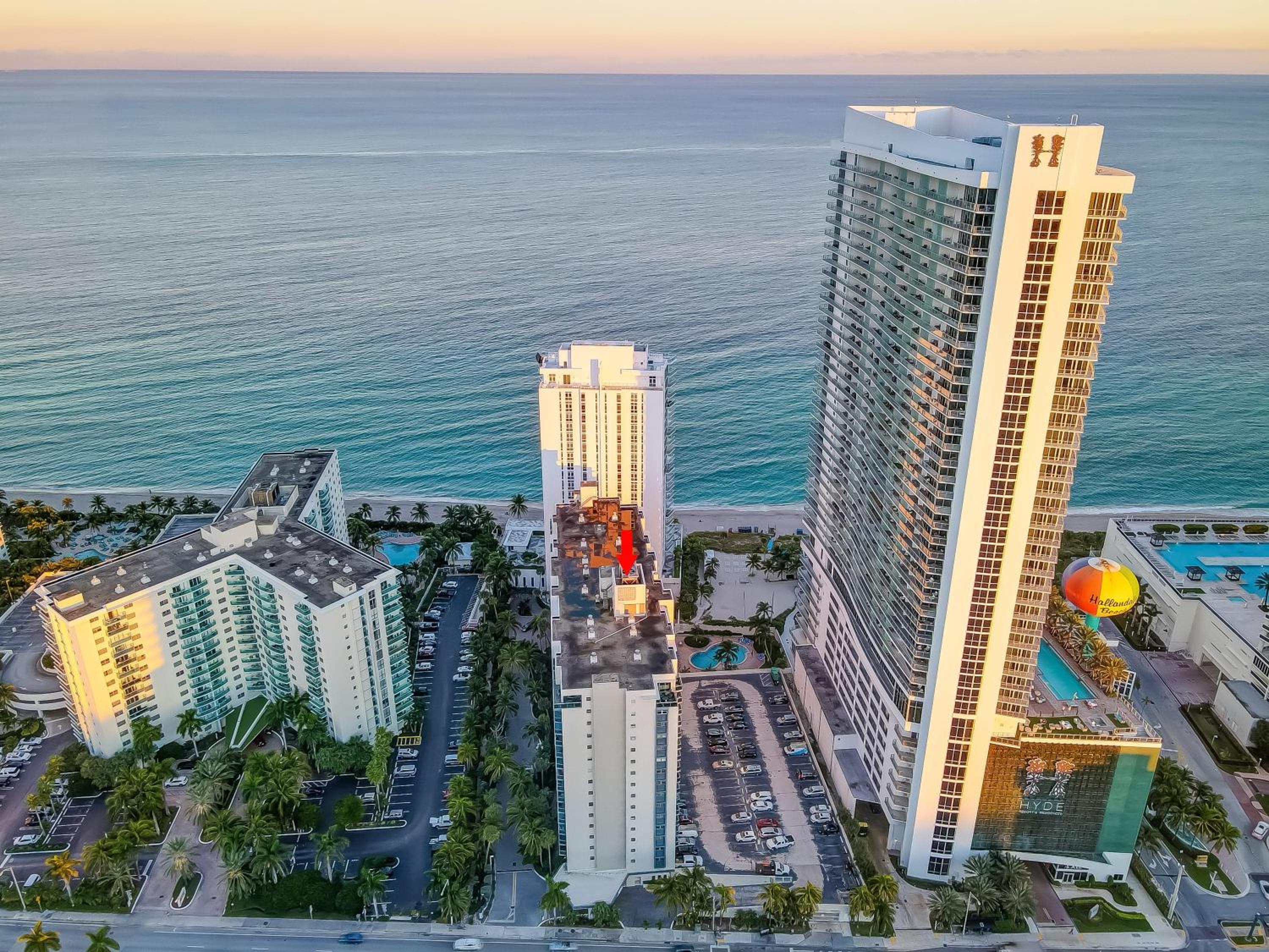 Great apartment in Hollywood with side ocean view! Direct access to the beach! 14th floor view 5