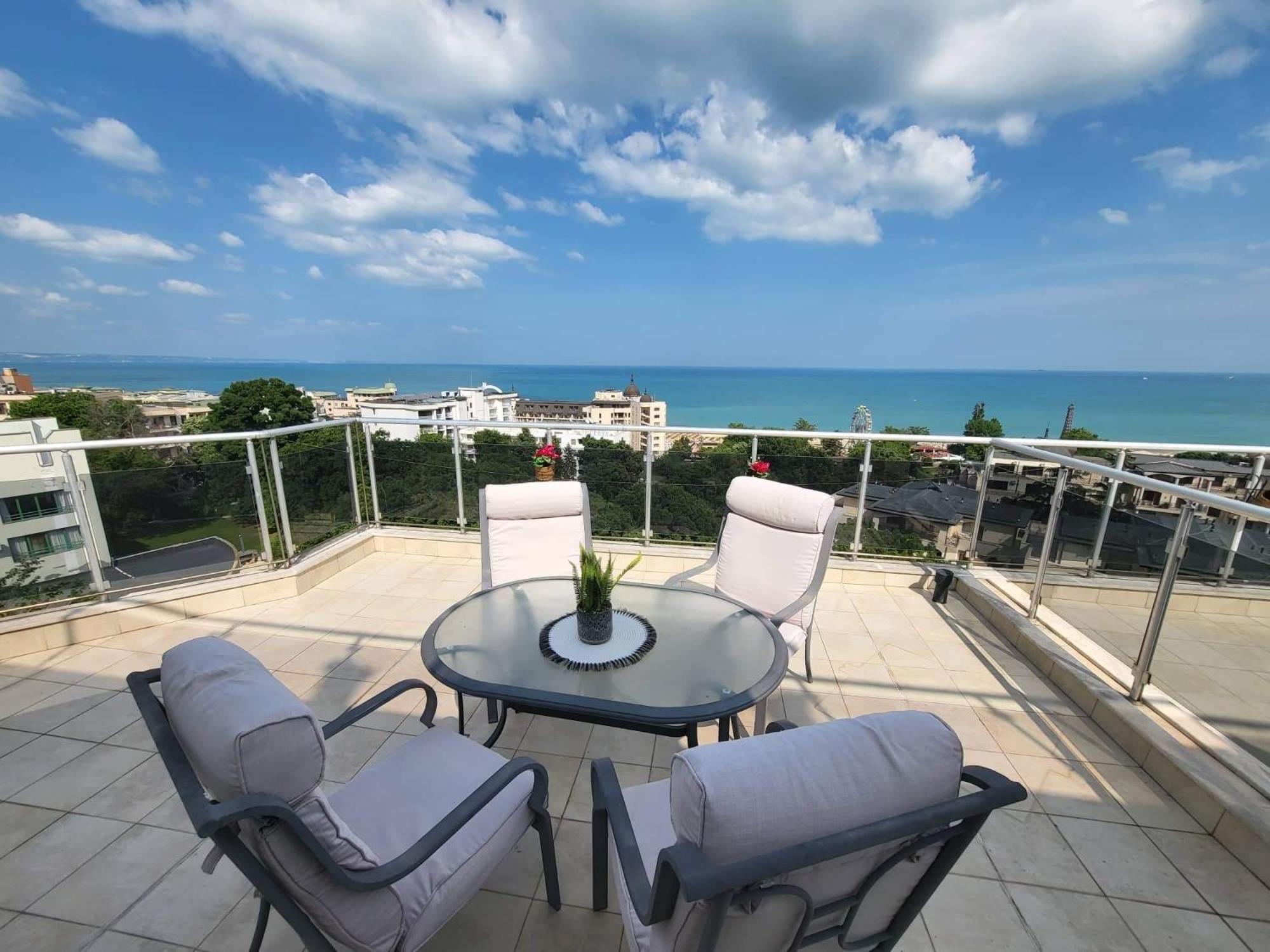 Dilov Apartments in Yalta Golden Sands