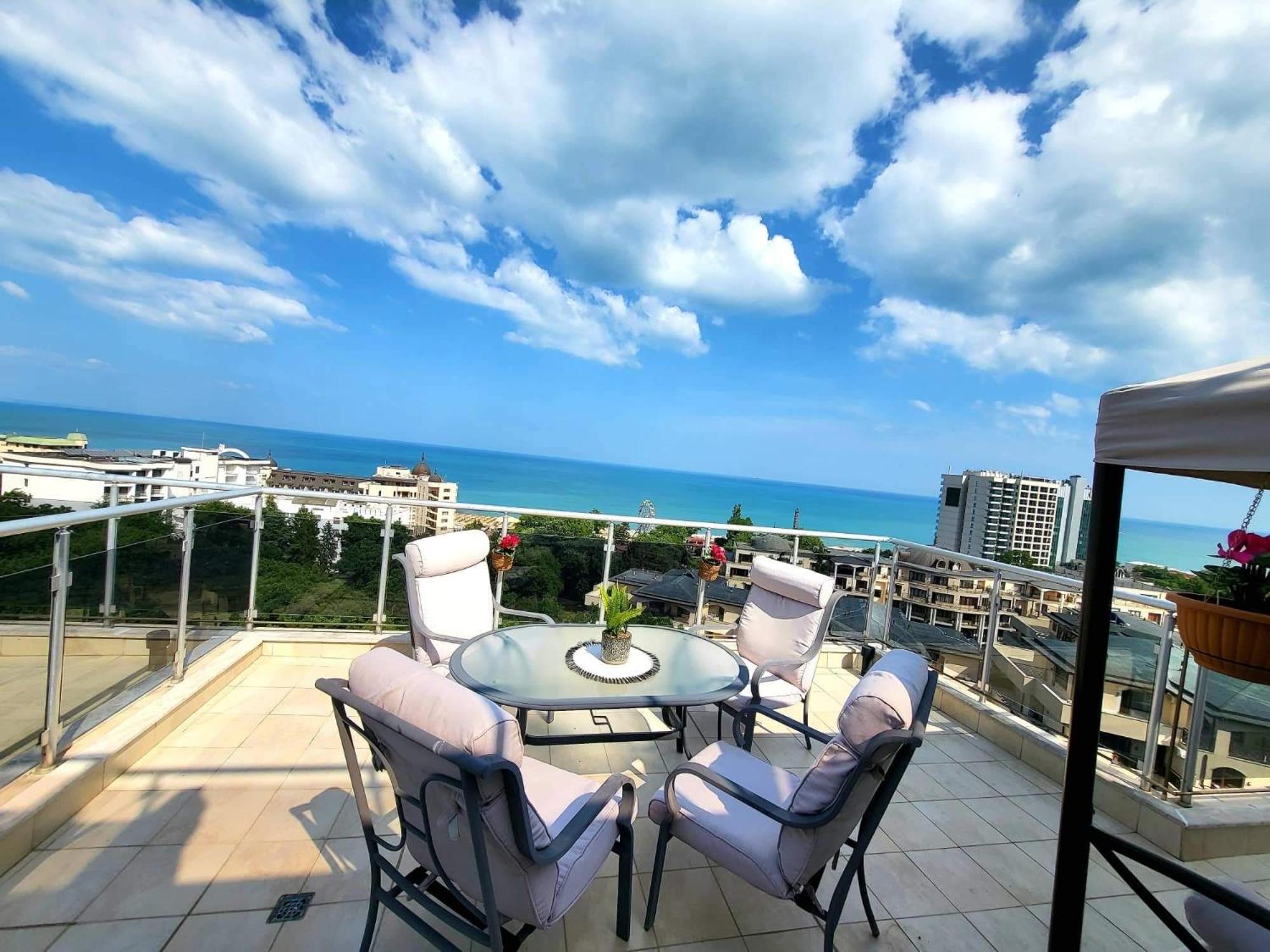Dilov Apartments in Yalta Golden Sands