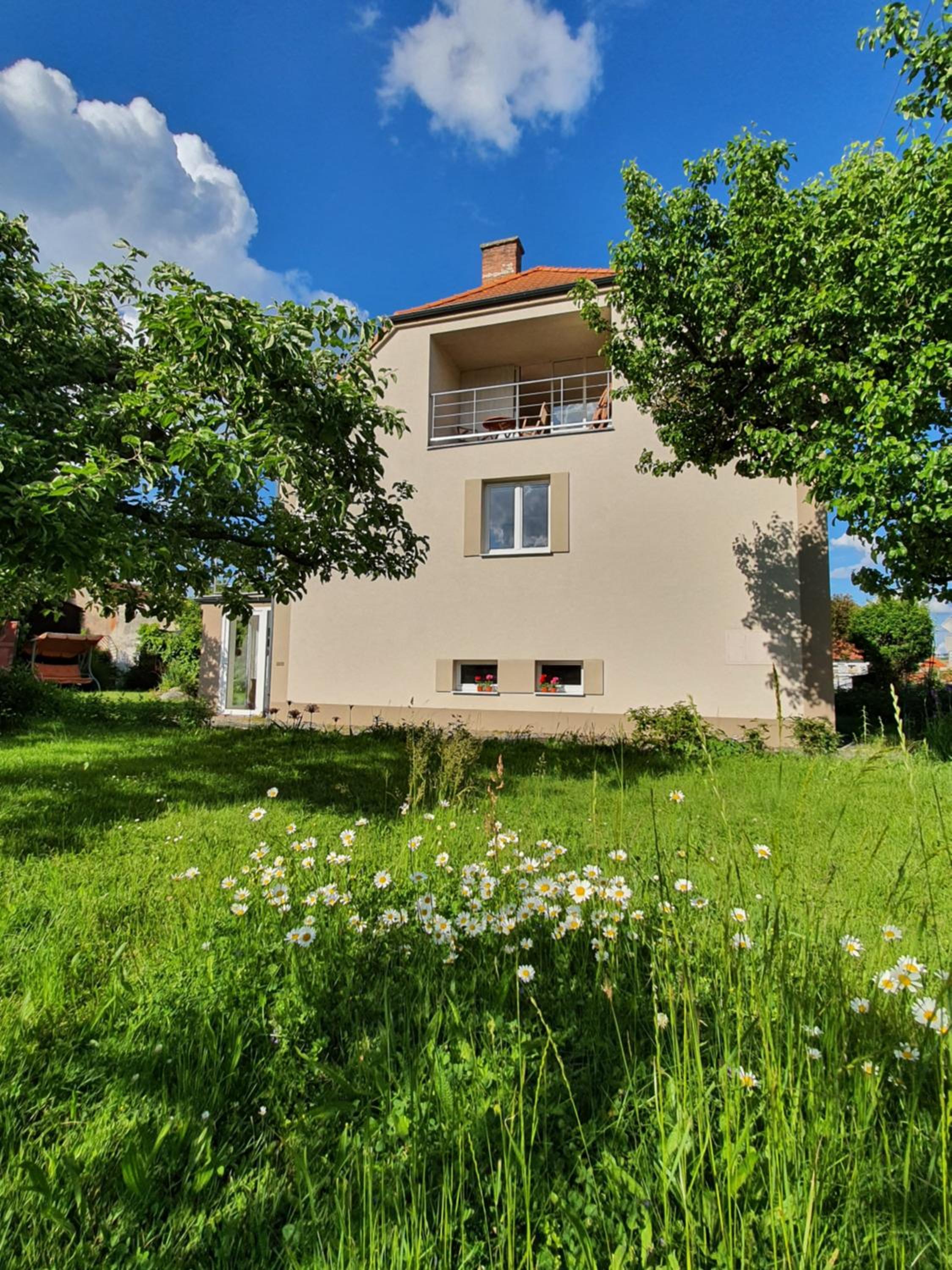 Cottage next Svihov castle view 4