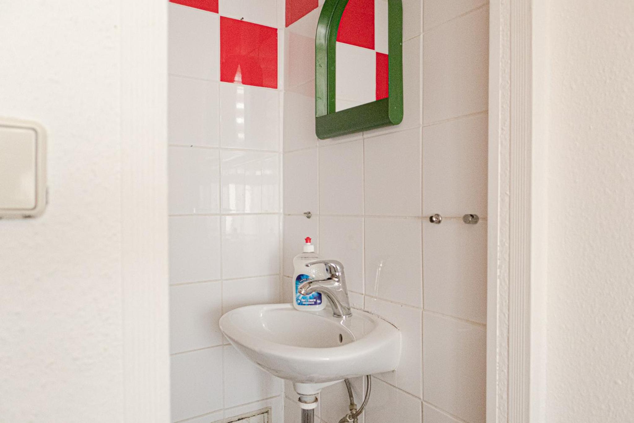 Vivid King Bed Apt - 12 minutes from City Center