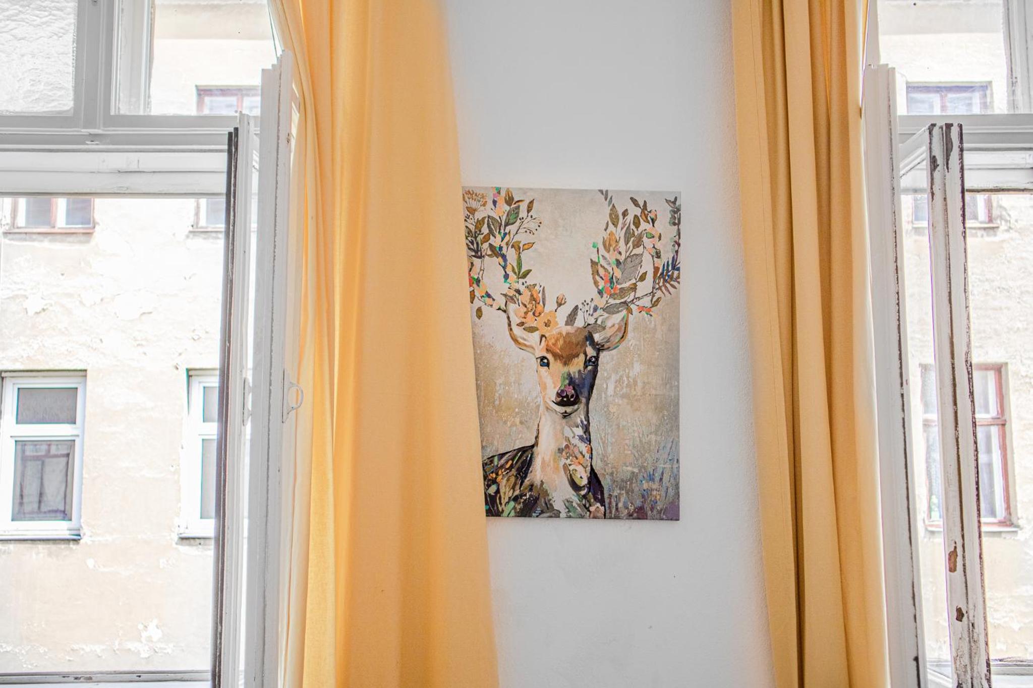 Vivid King Bed Apt - 12 minutes from City Center