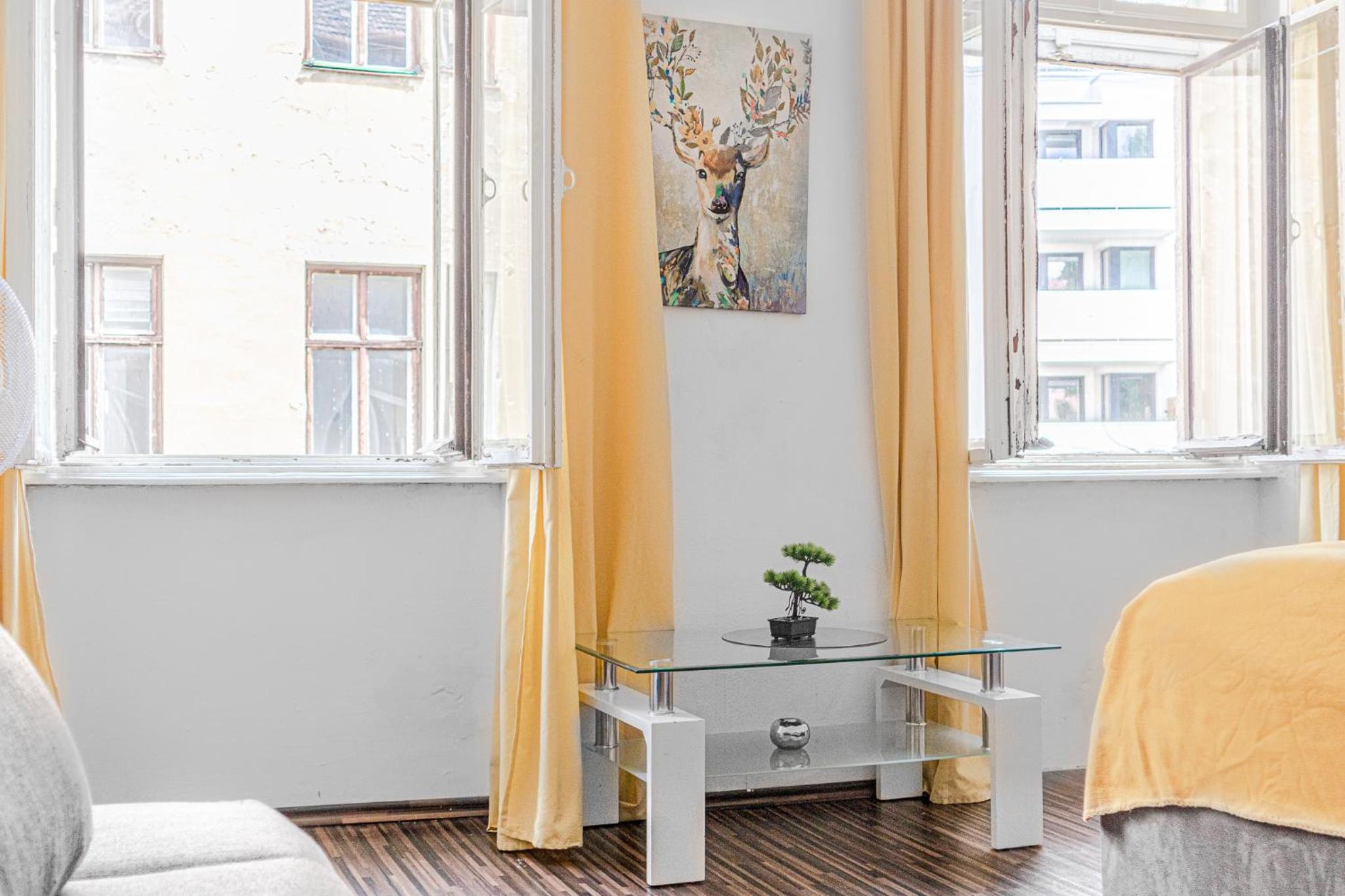 Vivid King Bed Apt - 12 minutes from City Center