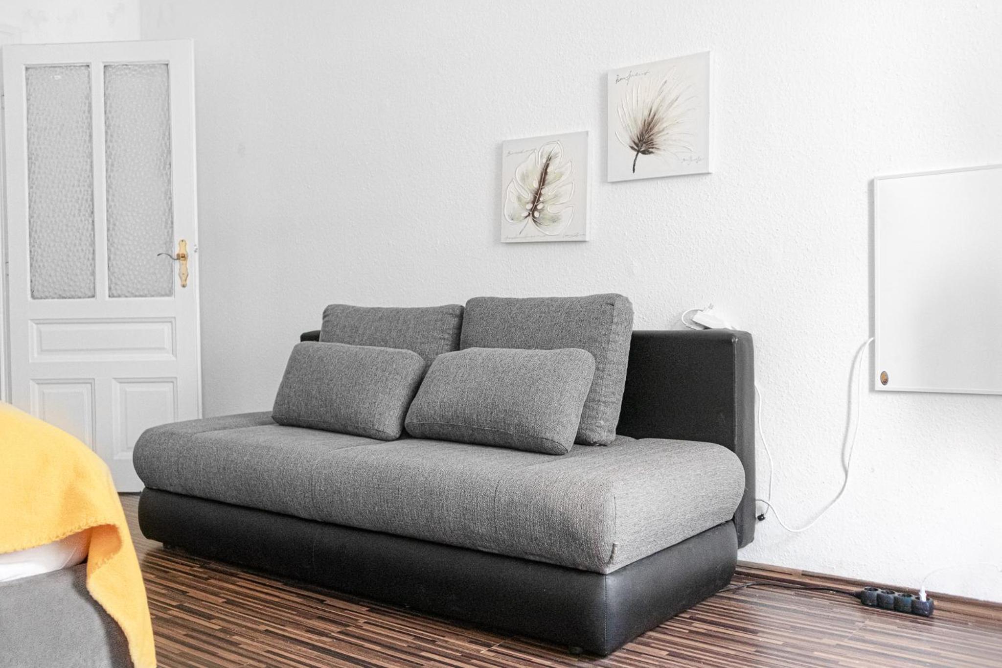 Vivid King Bed Apt - 12 minutes from City Center