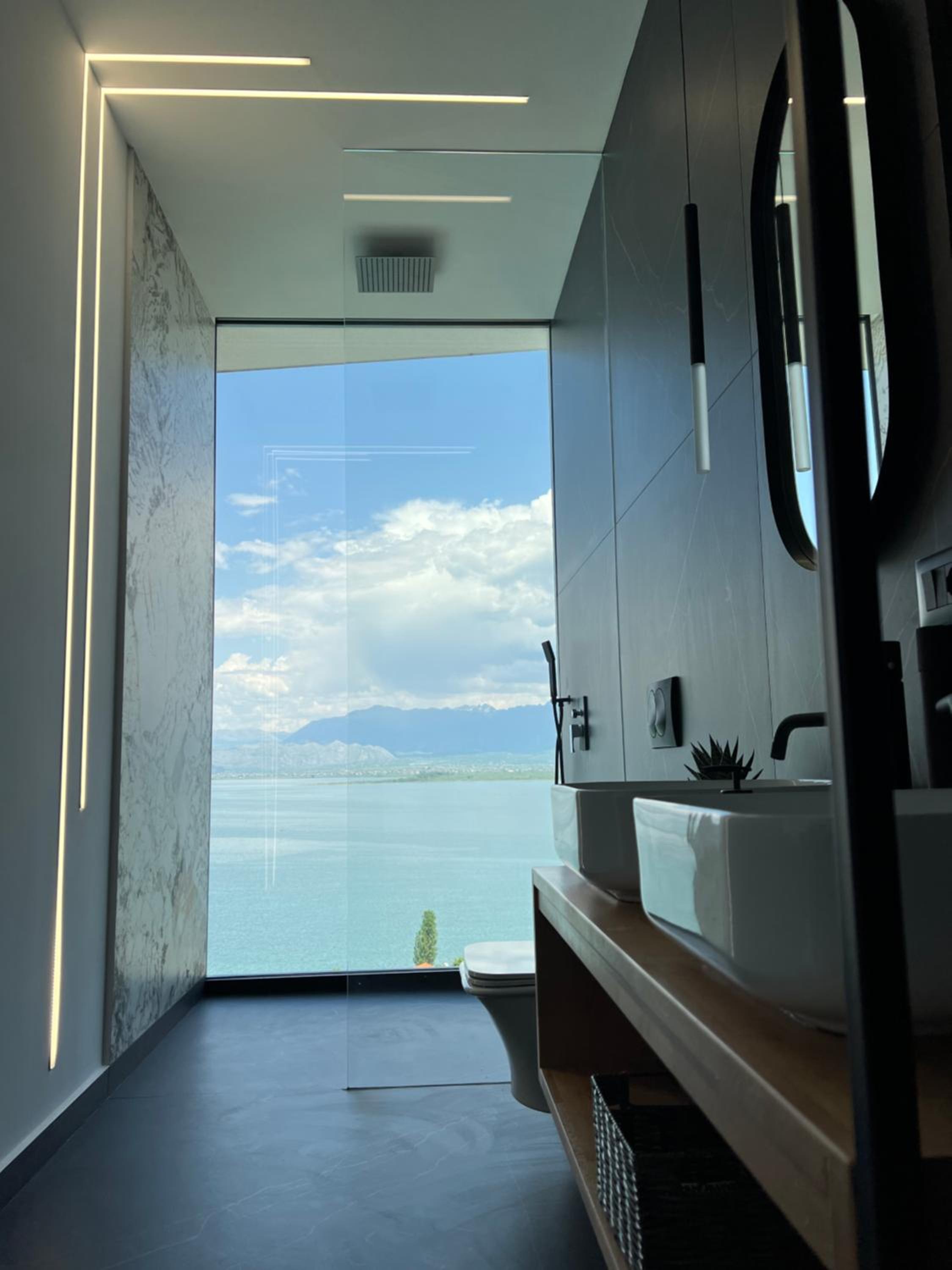 Lake Breeze Villa with a Pool & Magnificent Views