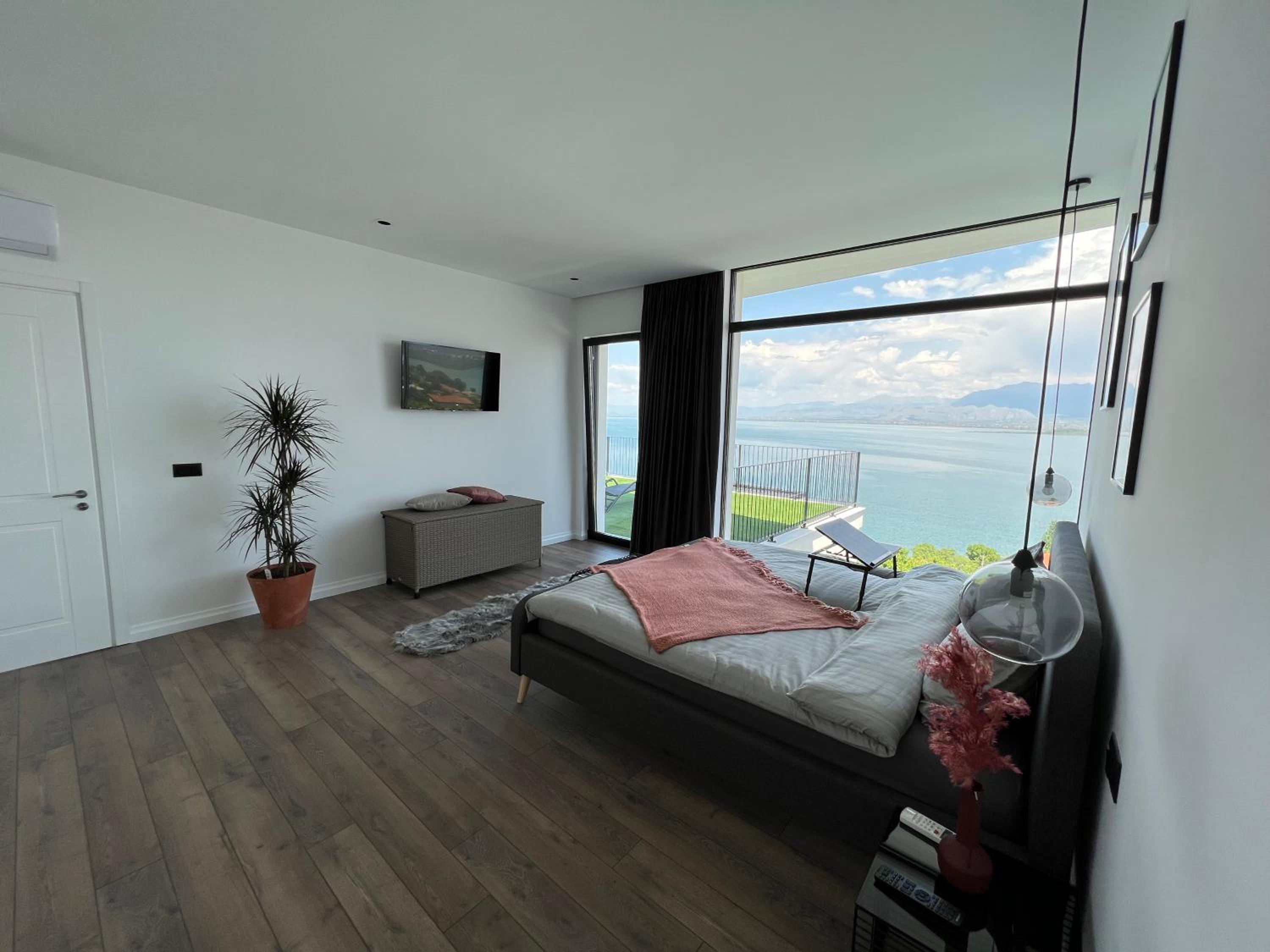Lake Breeze Villa with a Pool & Magnificent Views