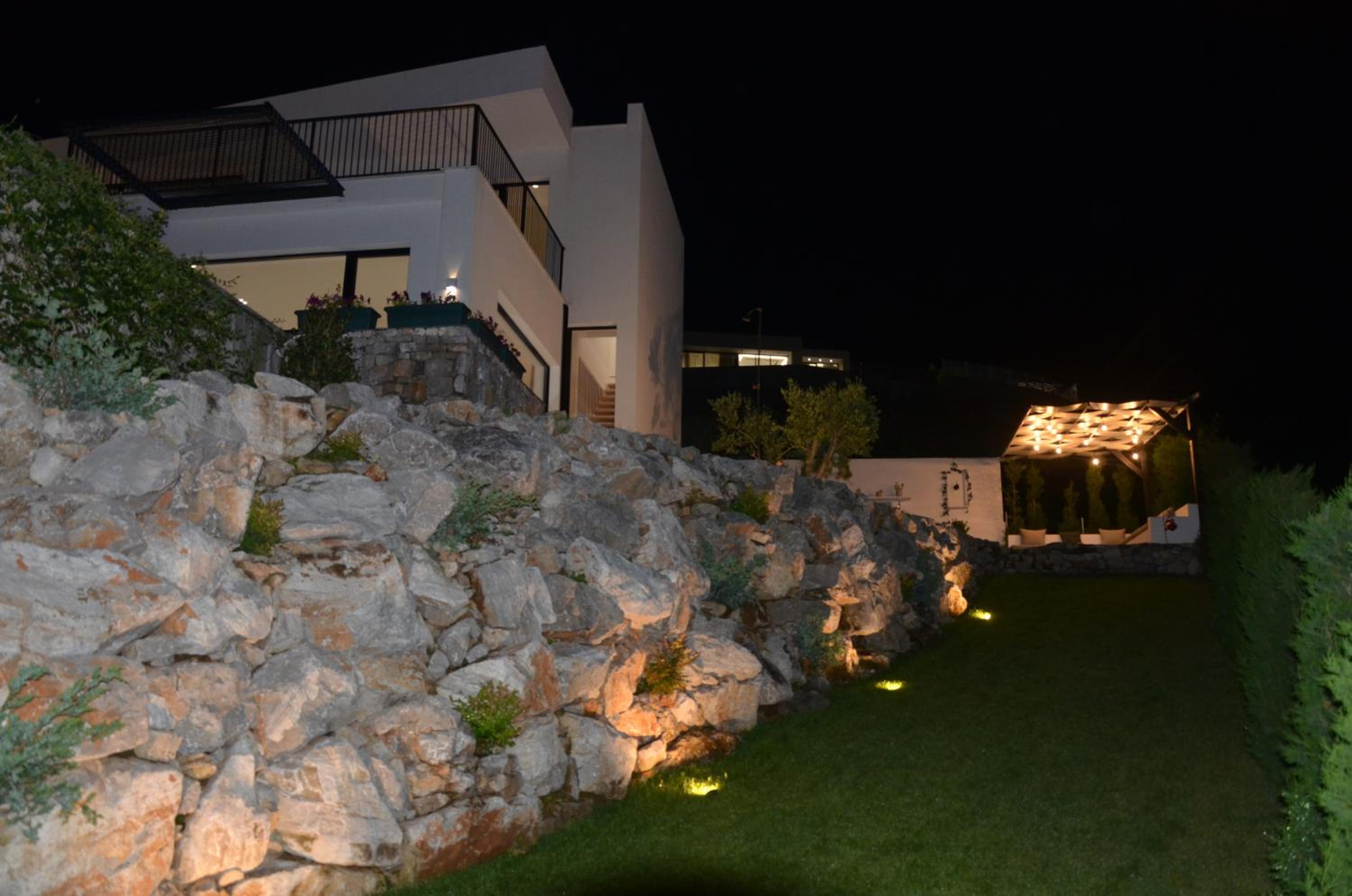 Lake Breeze Villa with a Pool & Magnificent Views