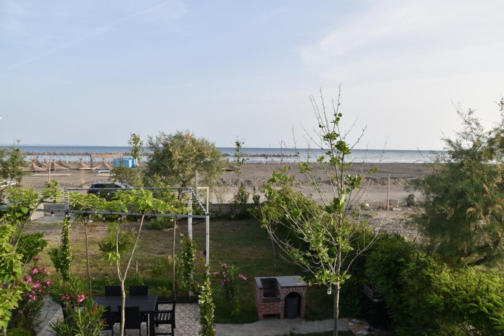 Beachfront, Tirana Guest House photo 2