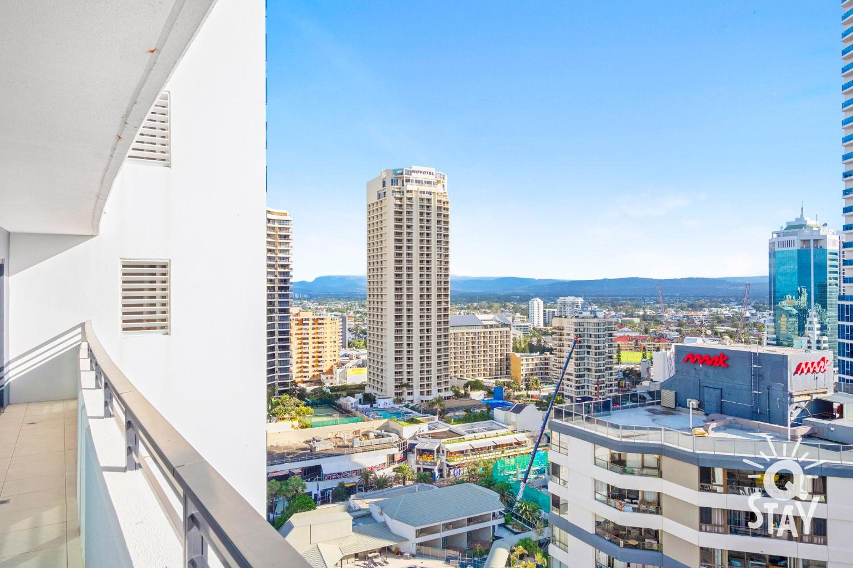 Soul Surfers Paradise MID WEEK MADNESS DEAL - Q Stay