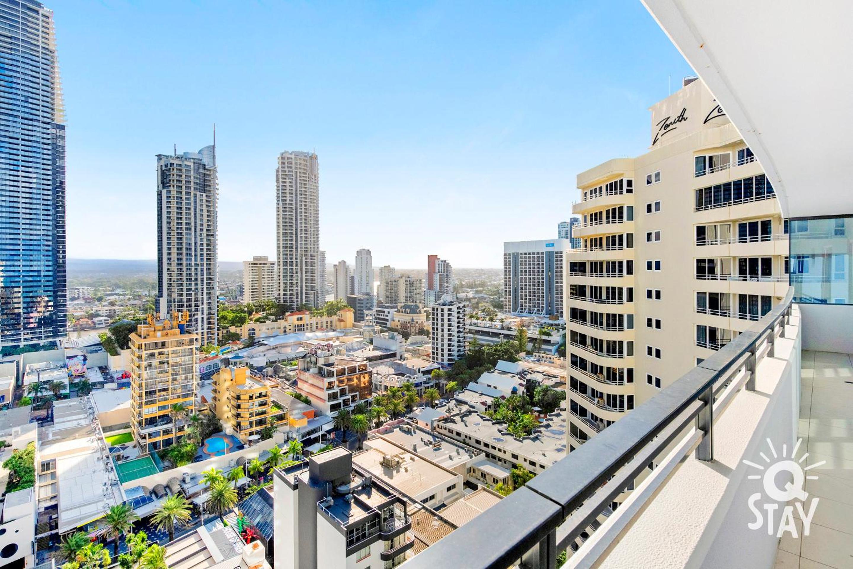 Soul Surfers Paradise MID WEEK MADNESS DEAL - Q Stay