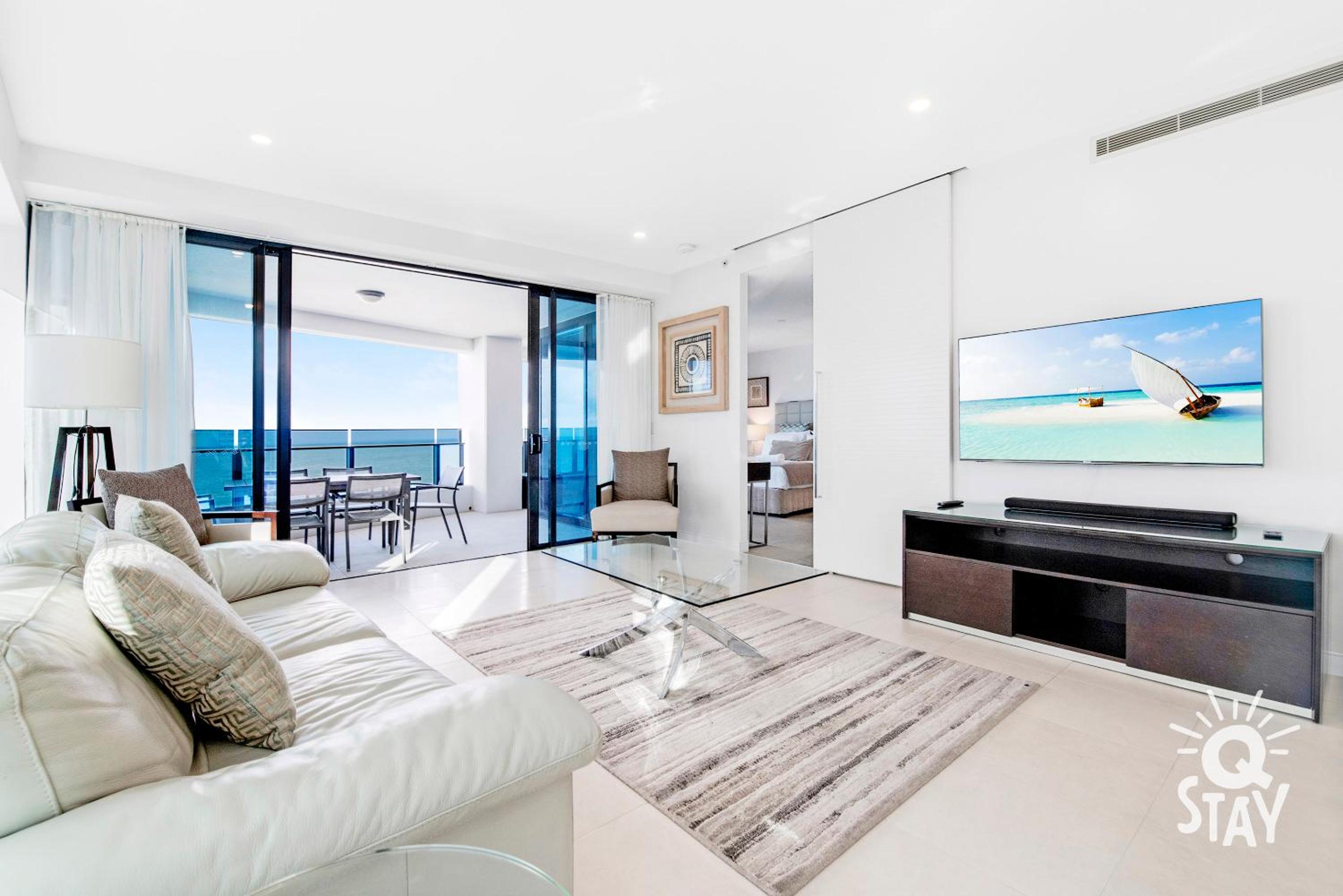 Soul Surfers Paradise MID WEEK MADNESS DEAL - Q Stay