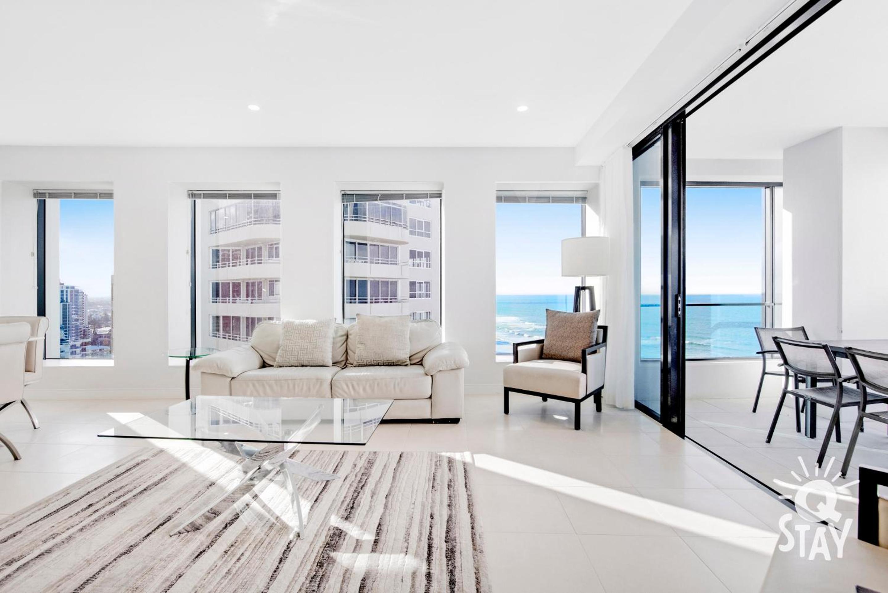 Soul Surfers Paradise MID WEEK MADNESS DEAL - Q Stay