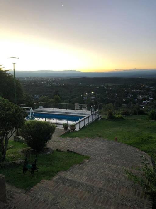 CASA CON VISTA A LAS SIERRAS