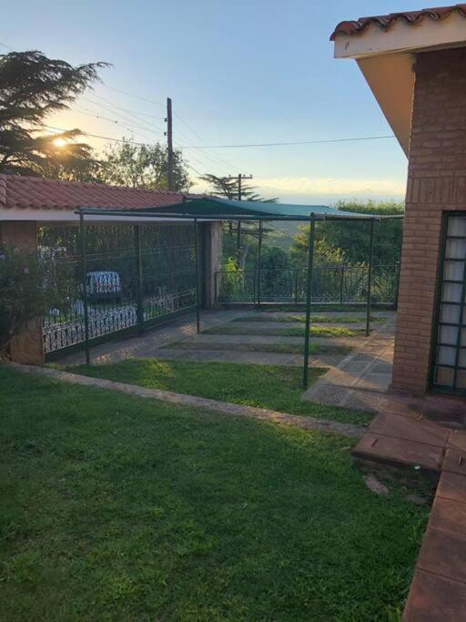 CASA CON VISTA A LAS SIERRAS
