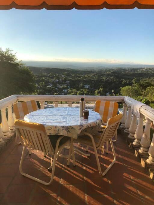 CASA CON VISTA A LAS SIERRAS