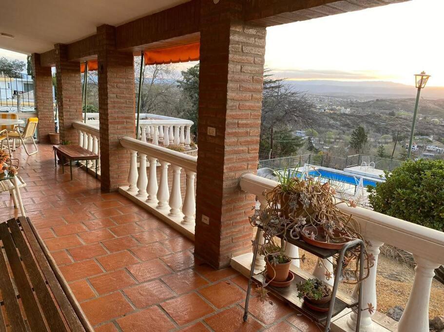 CASA CON VISTA A LAS SIERRAS