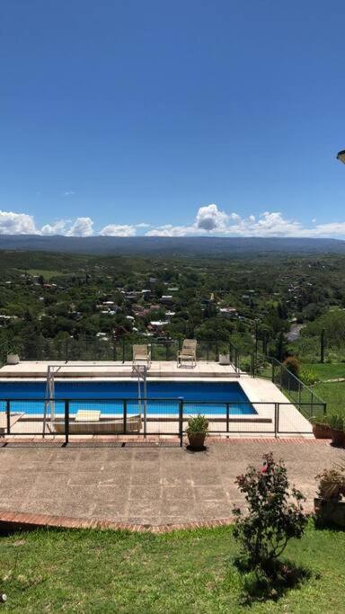 CASA CON VISTA A LAS SIERRAS