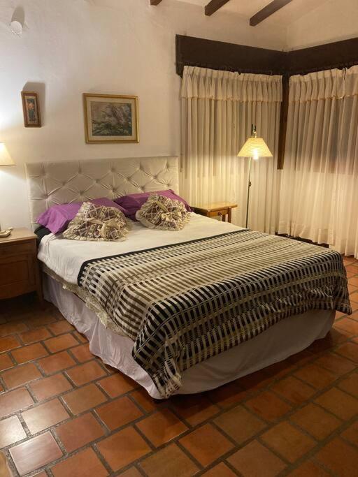 CASA CON VISTA A LAS SIERRAS