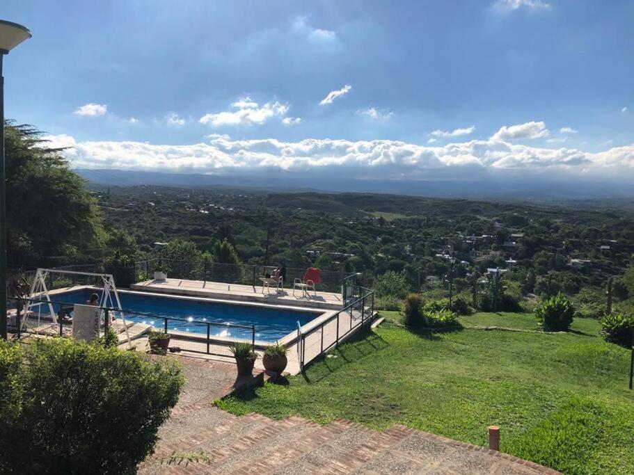 CASA CON VISTA A LAS SIERRAS