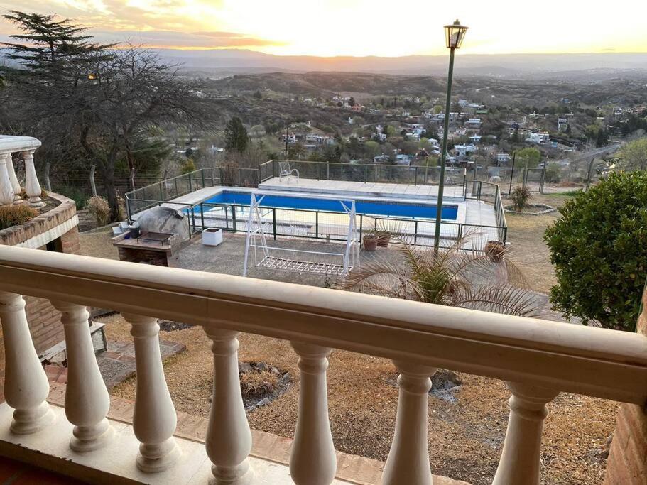 CASA CON VISTA A LAS SIERRAS