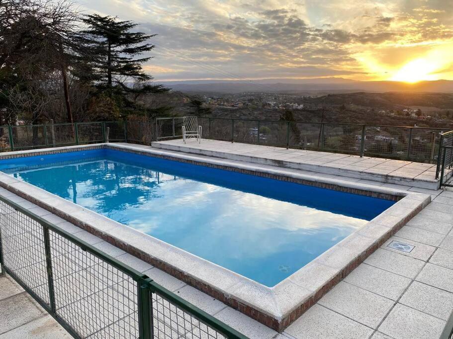 CASA CON VISTA A LAS SIERRAS