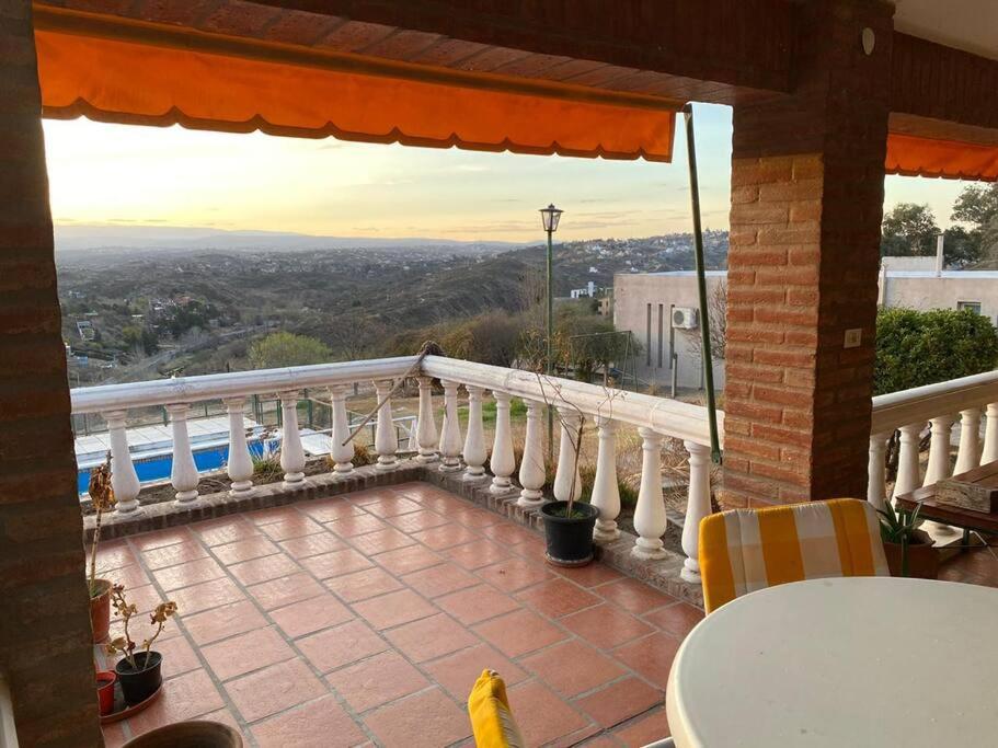 CASA CON VISTA A LAS SIERRAS